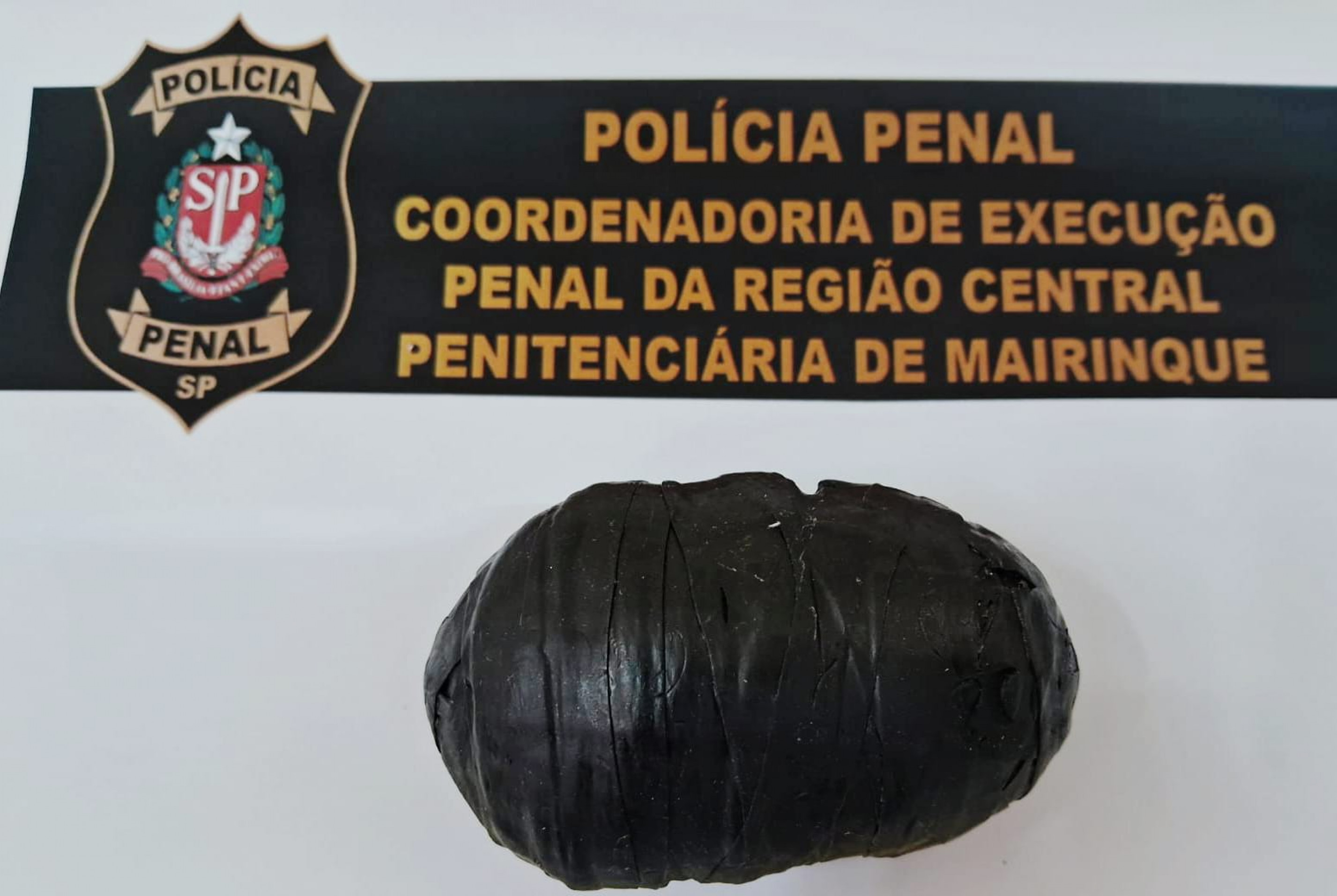 A maconha estava em um invólucro na tentativa de passar desapercebida pelo scanner