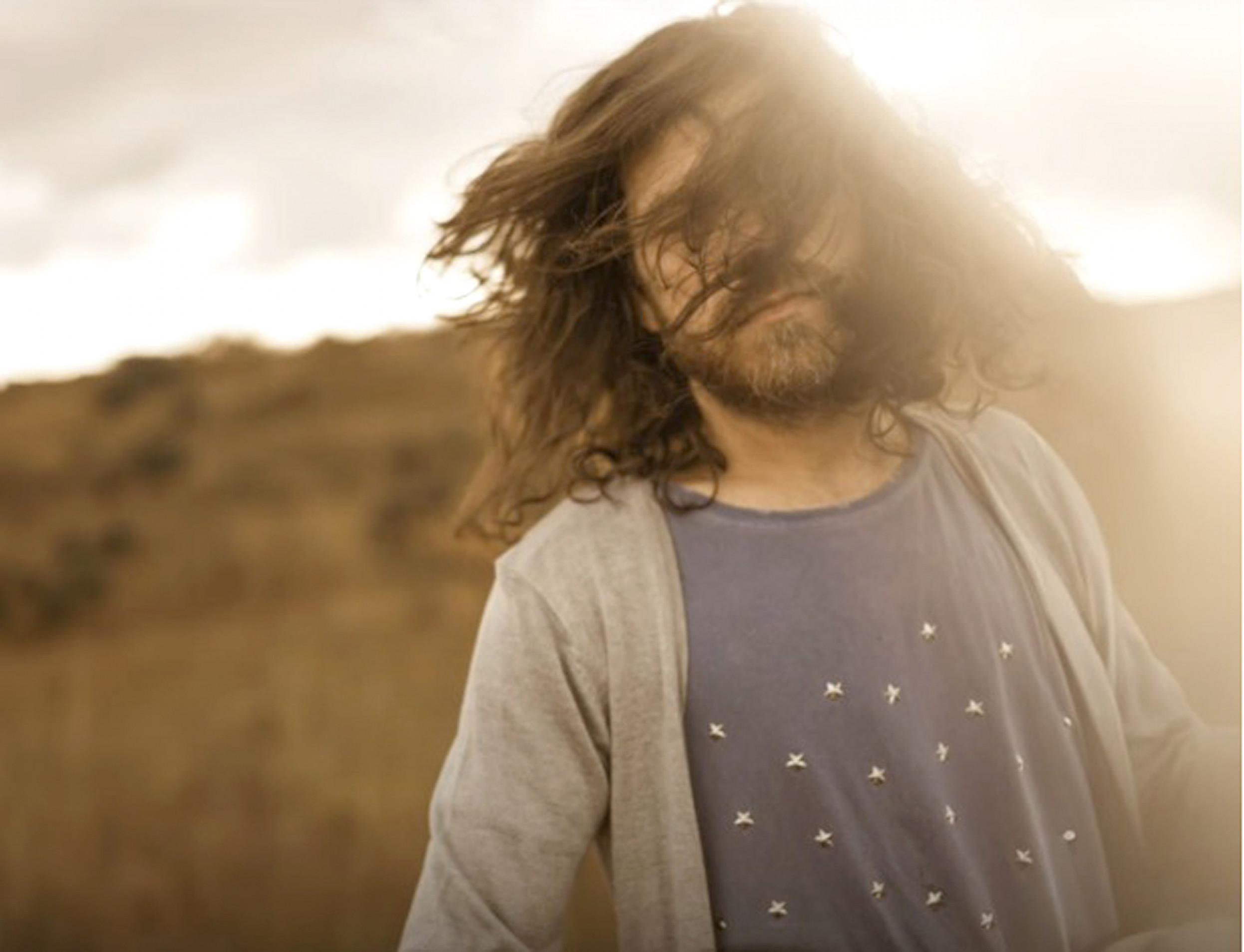 Cantor e compositor Neto Rocha apresentará 