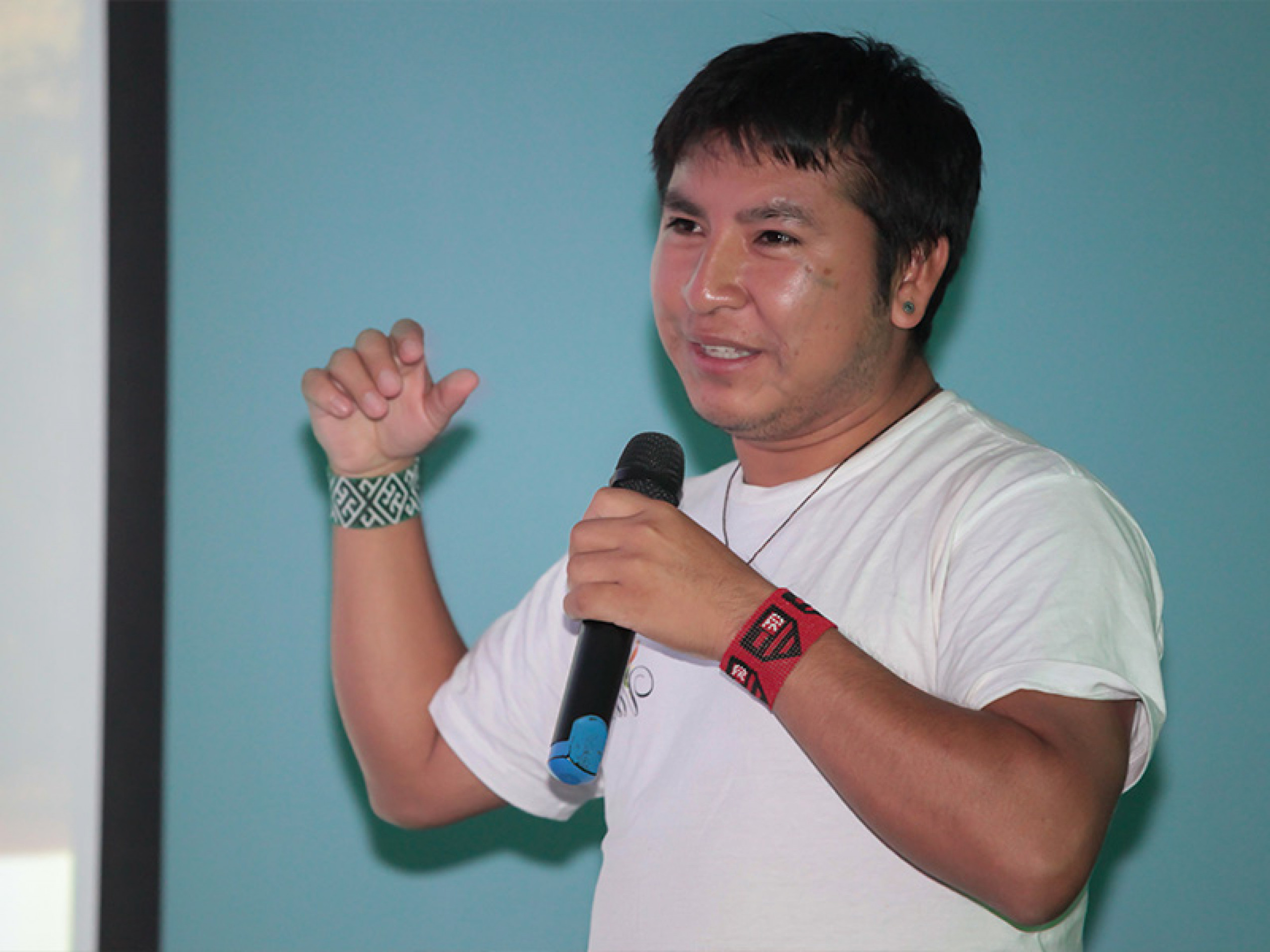 Orome O. Ikpeng, ativista ambiental dos direitos dos povos indígenas, durante sua fala na edição de 2023 do evento Uniso Experience Sustentabilidade.