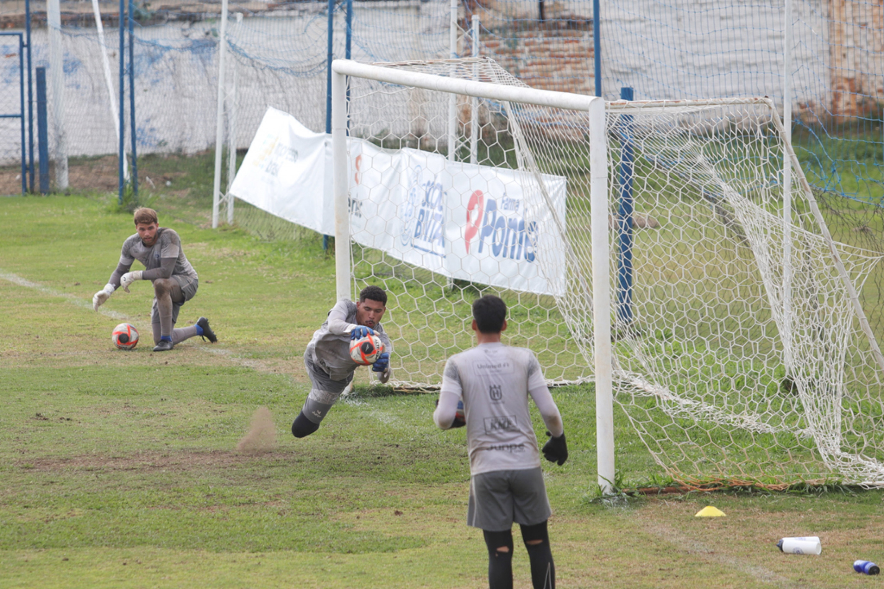 Goleiros treinam para o novo compromisso válido pela Copa Paulista 2025: time titular deve ser o mesmo
