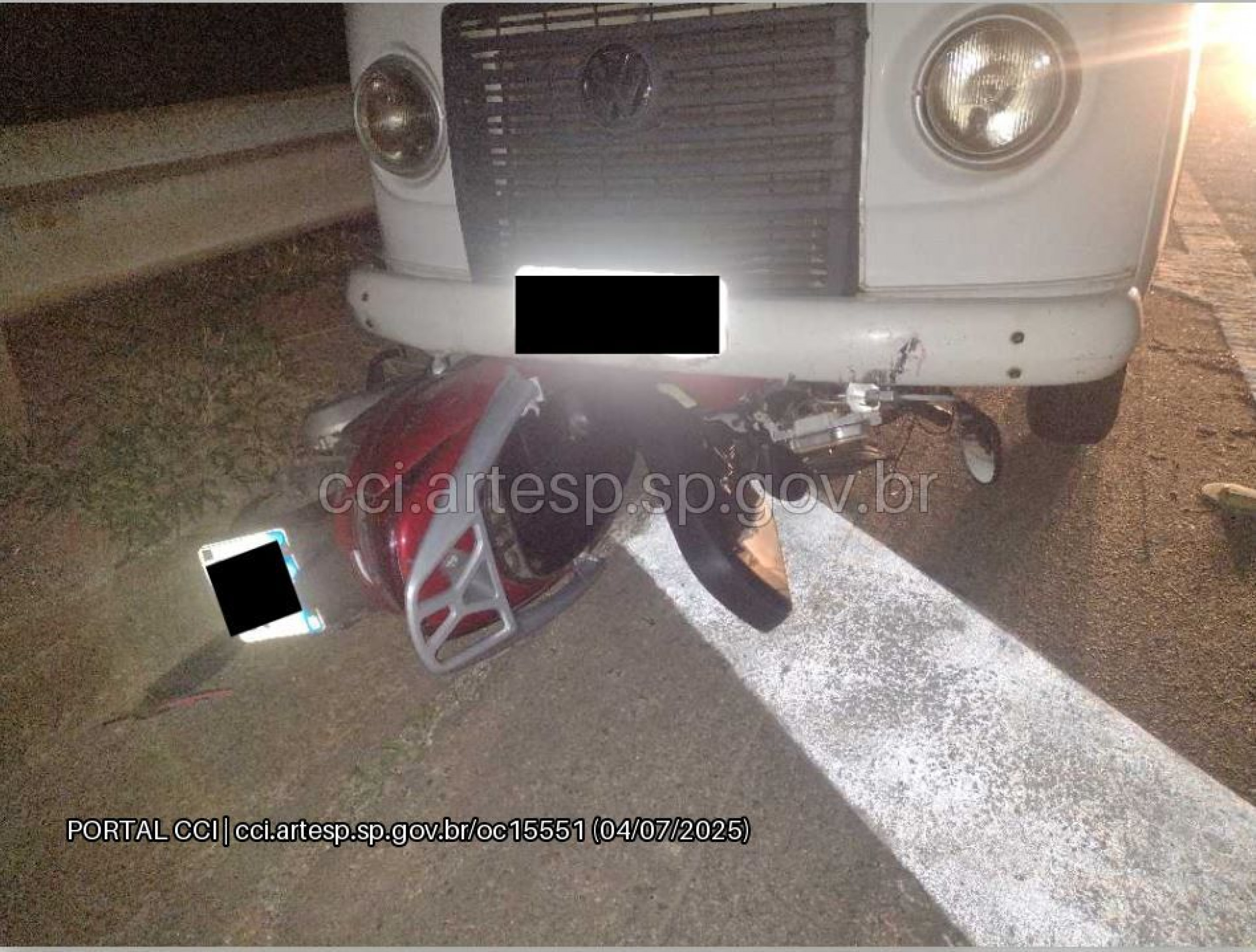 Condutor da kombi não conseguiu frear a tempo