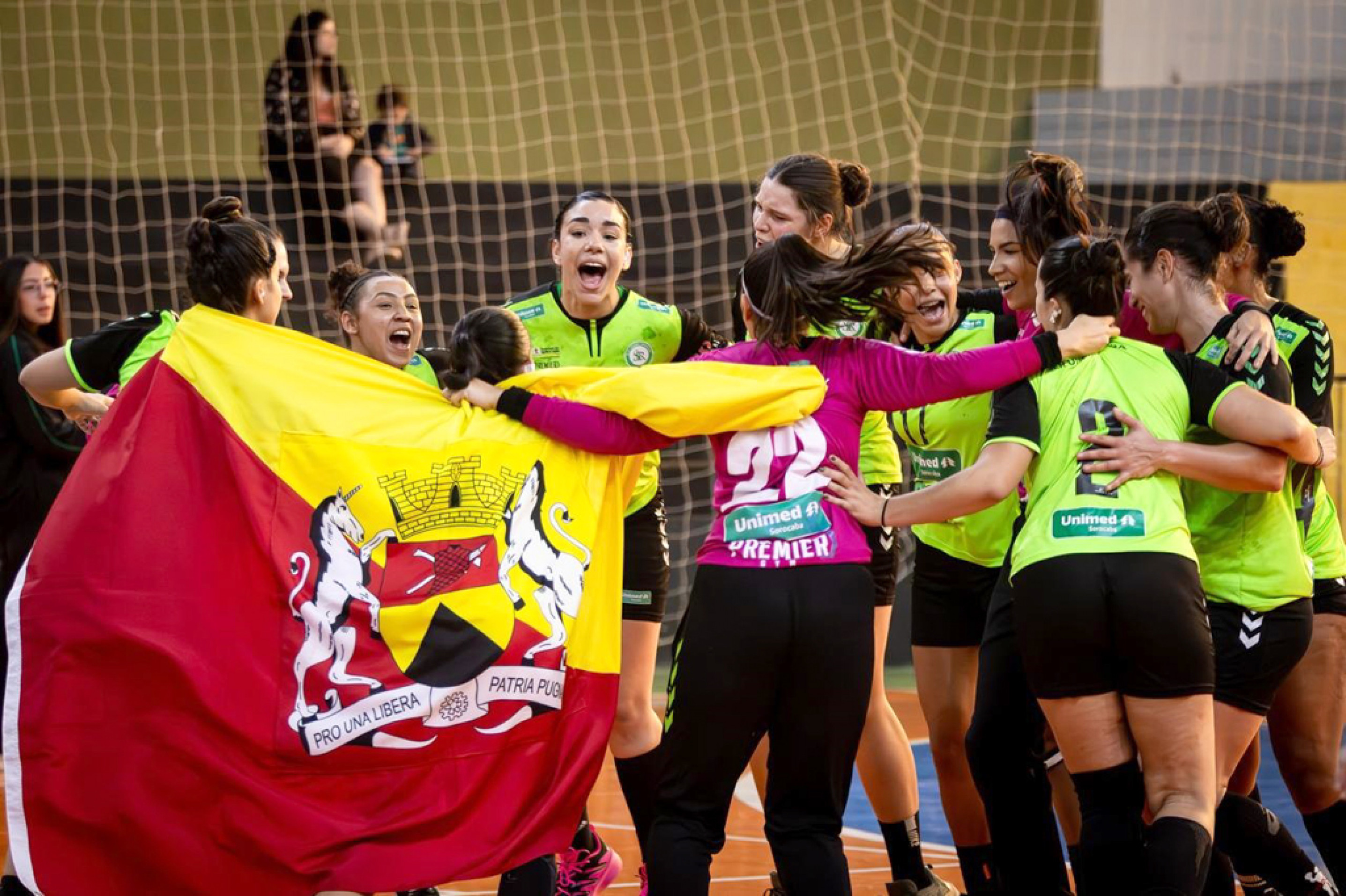 Time de handebol feminino comemora o nono título da competição 
