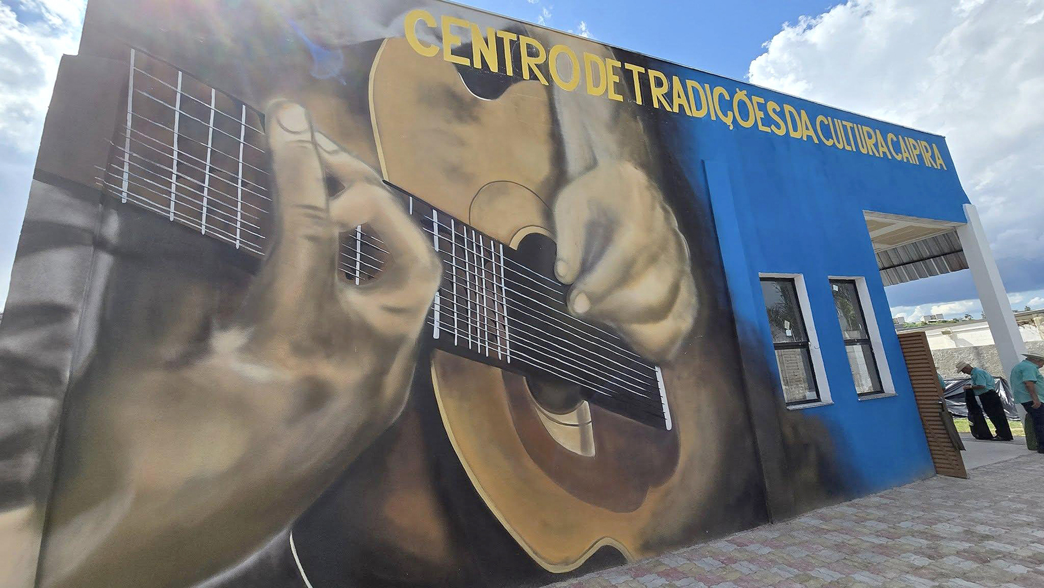 Prédio estava ocupado pela biblioteca e por estrutura da Festa Junina, o que não acontece mais
