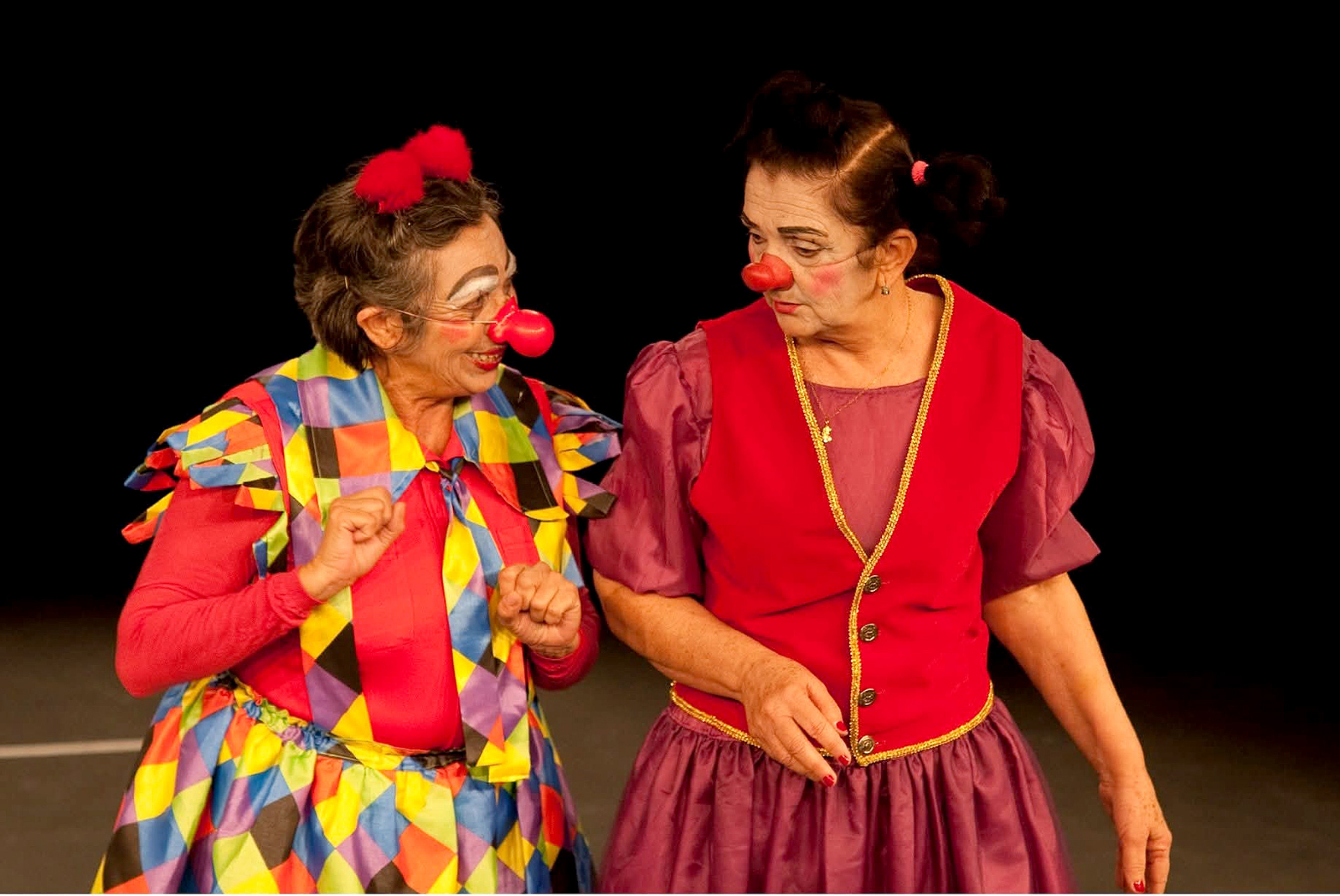 Iracema e Guaraciaba em atuação recente em mais uma montagem de circo-teatro
