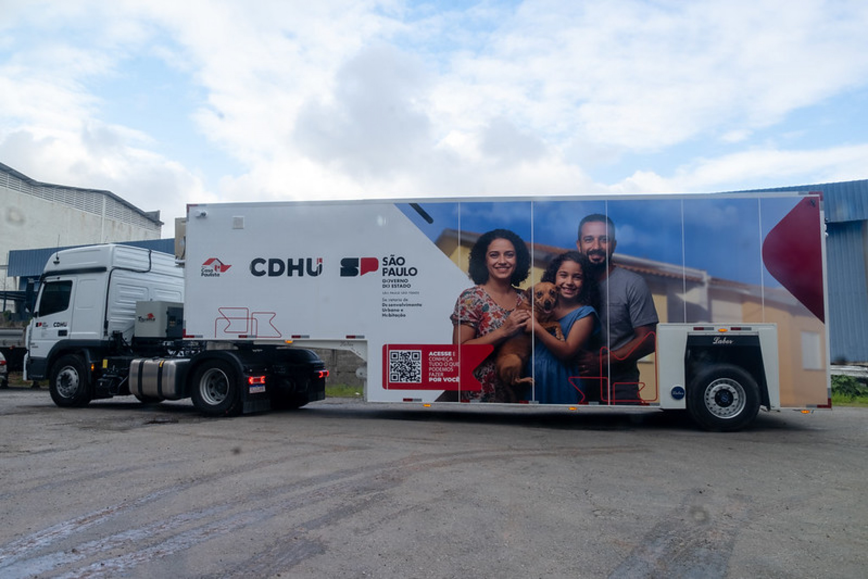 A unidade faz parte de um projeto estadual que percorre diversos municípios com o objetivo de ampliar o acesso da população