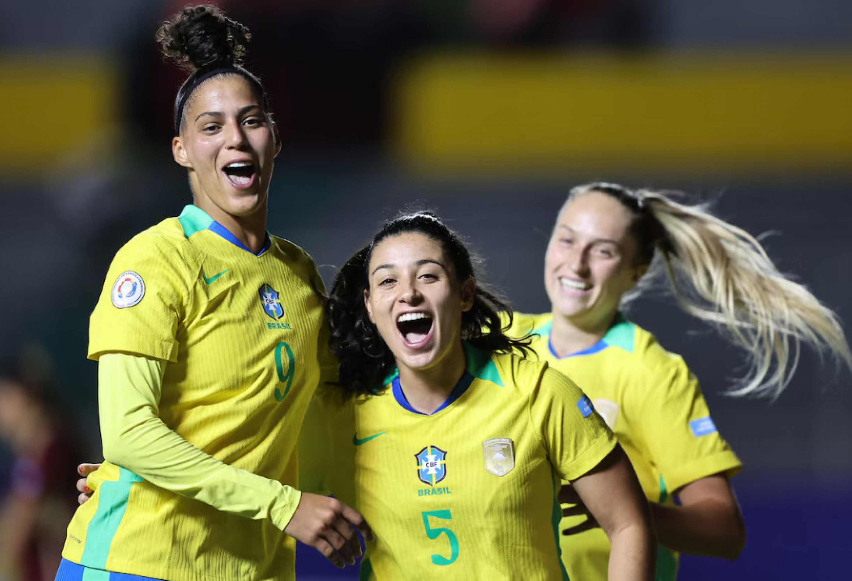 Seleção feminina de futebol oscila, mas vence Venezuela em estreia na Copa América
