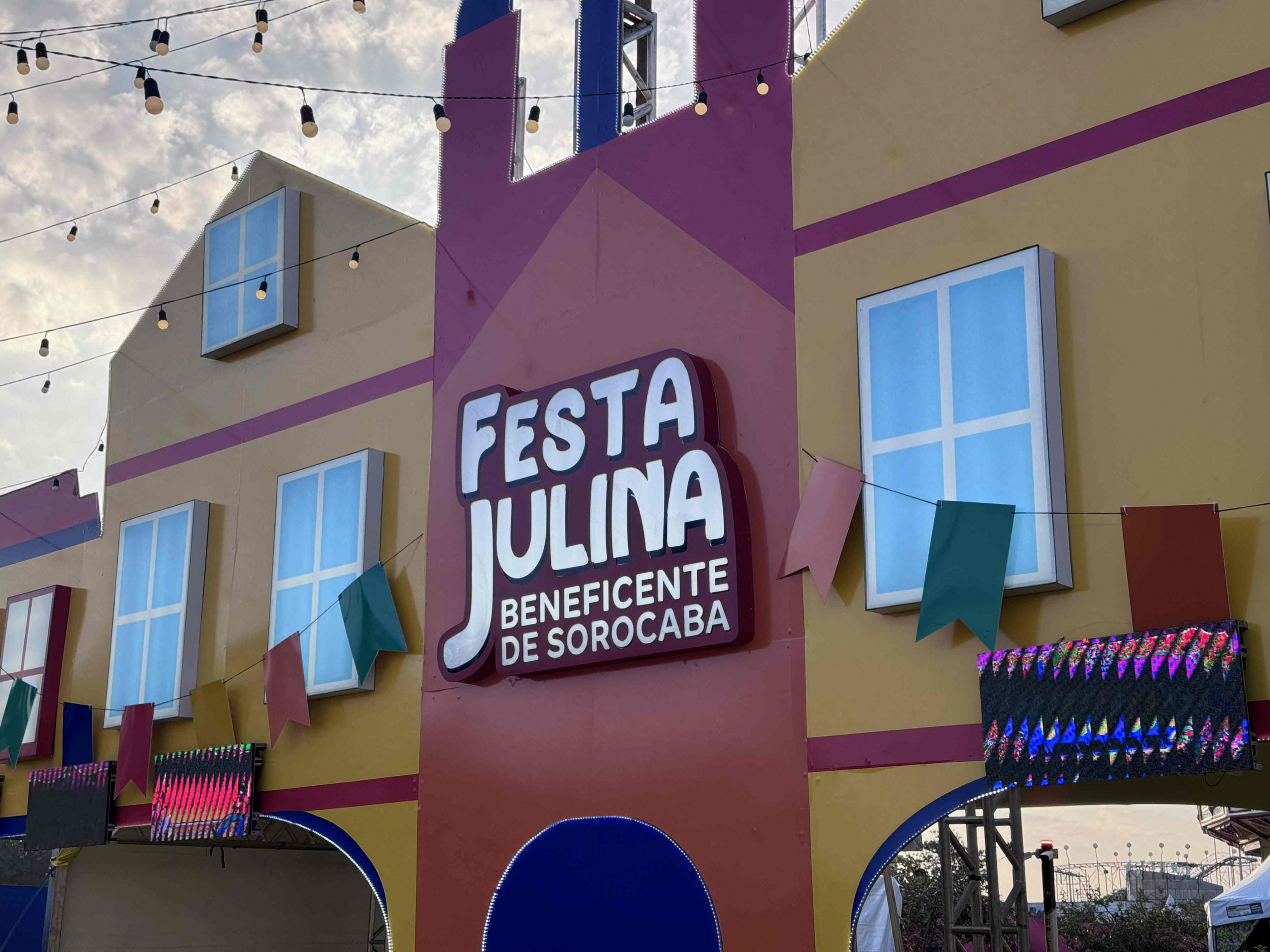 As vagas são limitadas e, por isso, é necessário se inscrever pelo link: https://agenda-eventos.sorocaba.sp.gov.br/dia-social-festa-julina