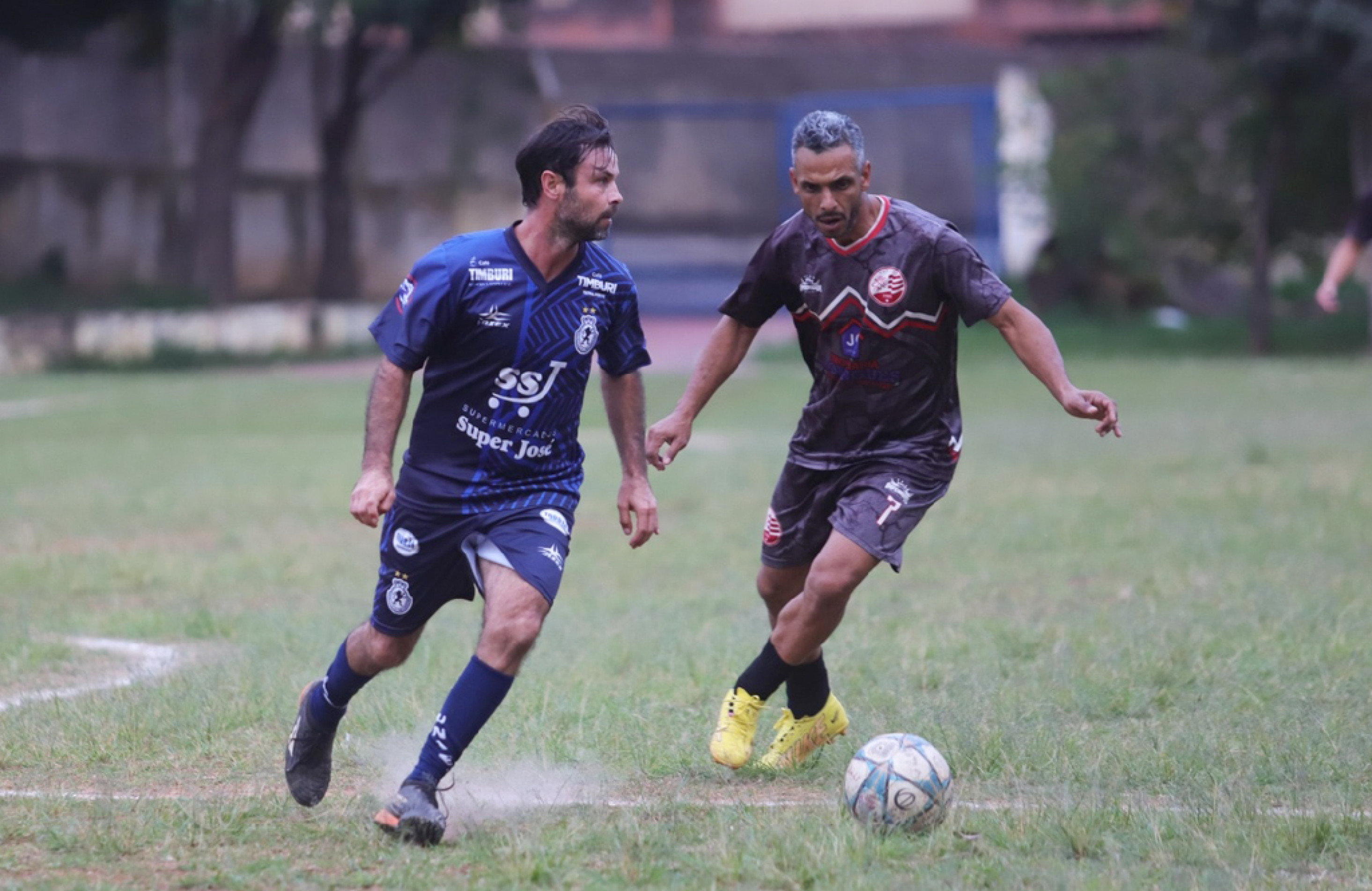 Celta (uniforme azul) derrotou o Náutico Sorocaba por 2 a 1 
