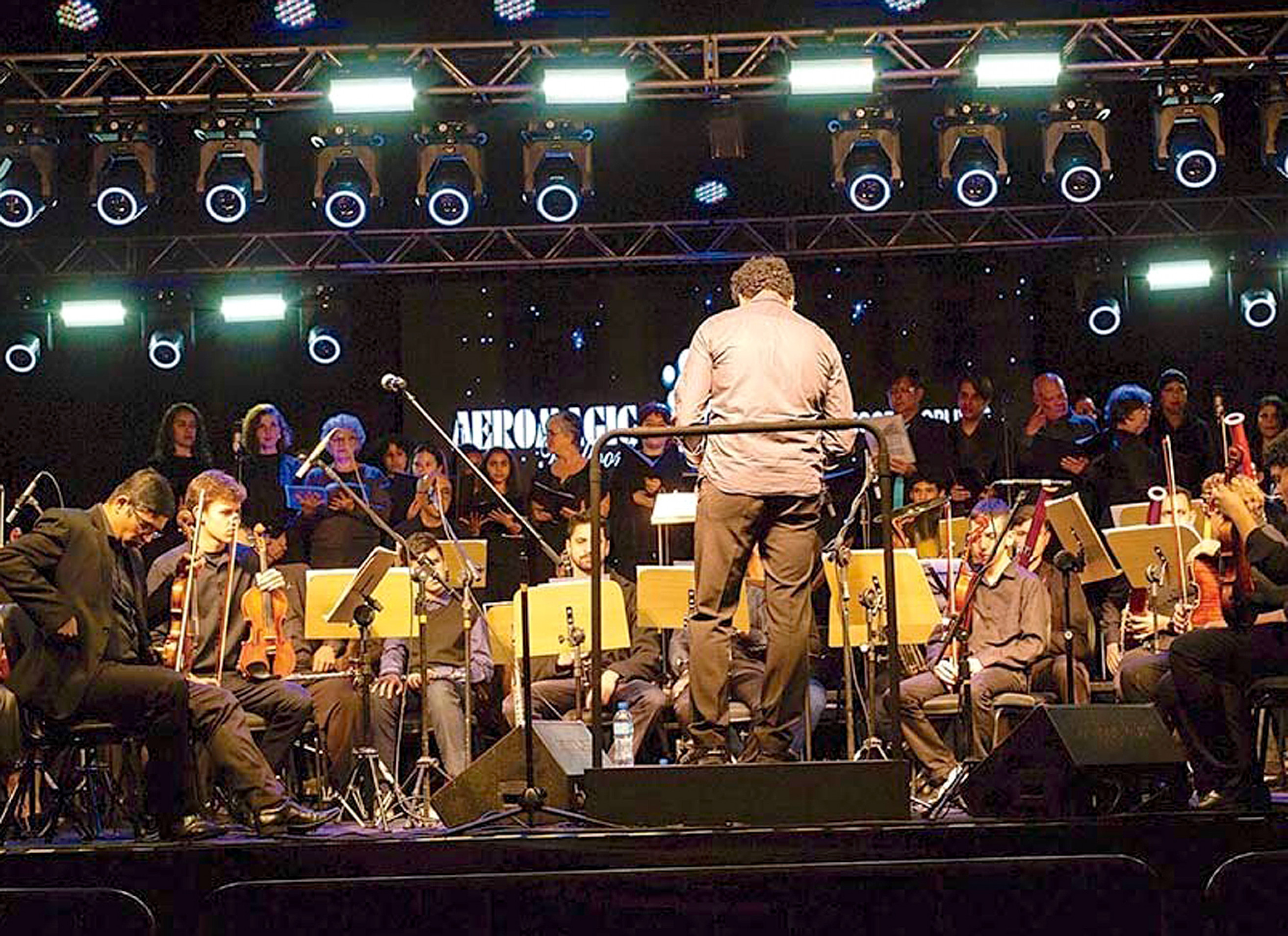 Atrações incluem orquestras, coro, bandas locais e regionais 
