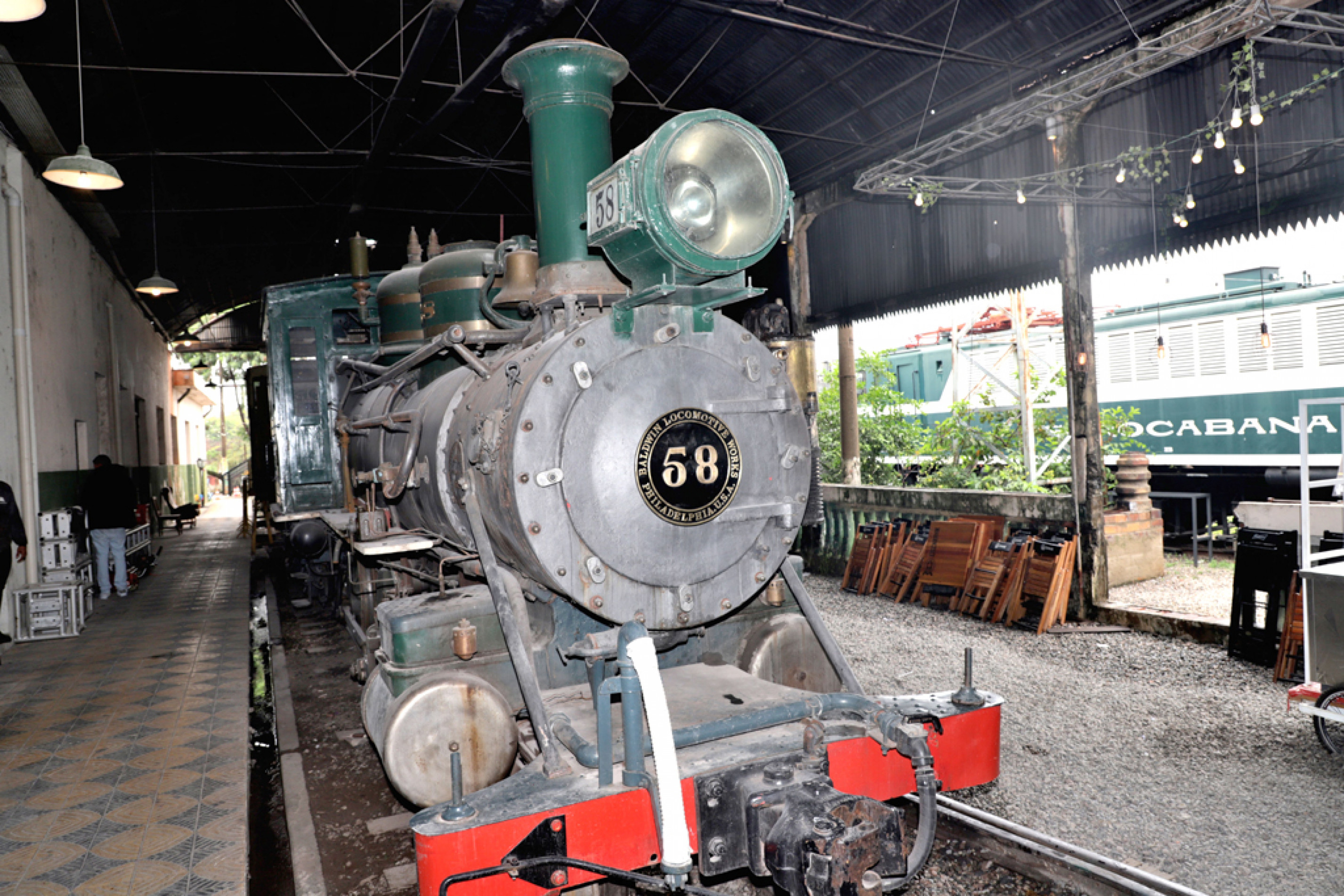A Estrada de Ferro Sorocabana foi inaugurada em 10 de julho de 1875, às 14h30,
com a chegada de um trem à estação. O empresário Luiz Matheus Maylasky e
o presidente da Província, Sebastião José Pereira, participaram da cerimônia