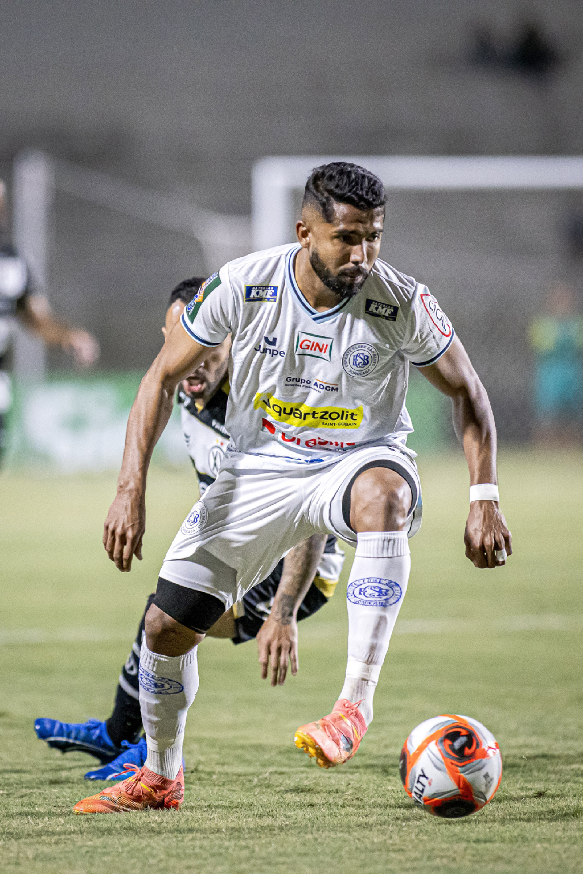 Lateral-esquerdo Rael durante partida disputada na noite de sexta-feira: 2 a 1