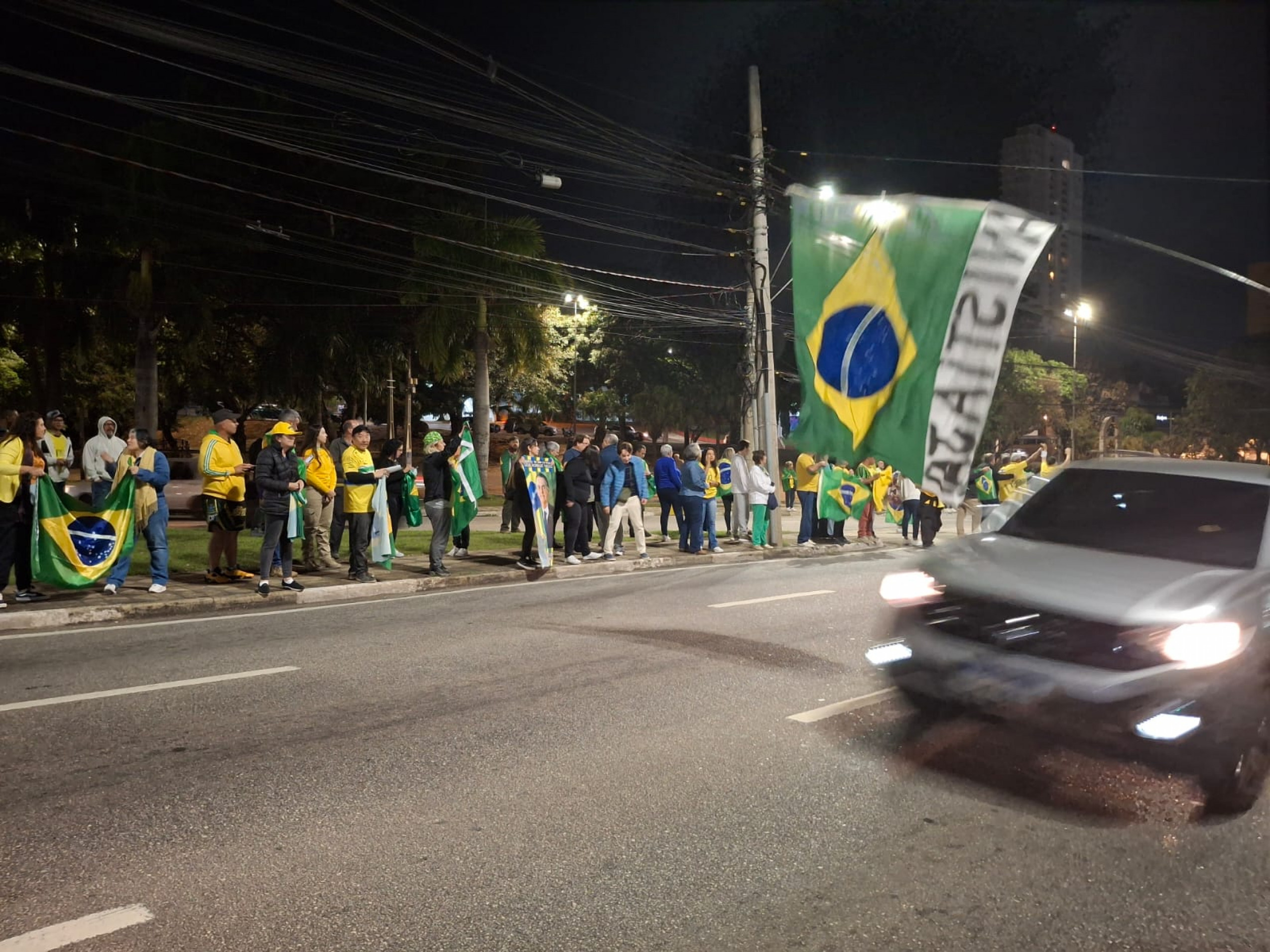 Cerca de 50 pessoas compareceram ao ato 