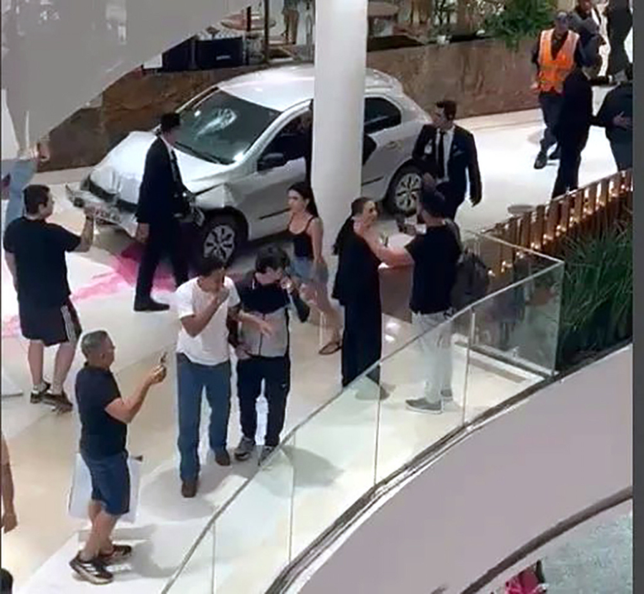 Clientes se assustaram e ninguém se machucou
