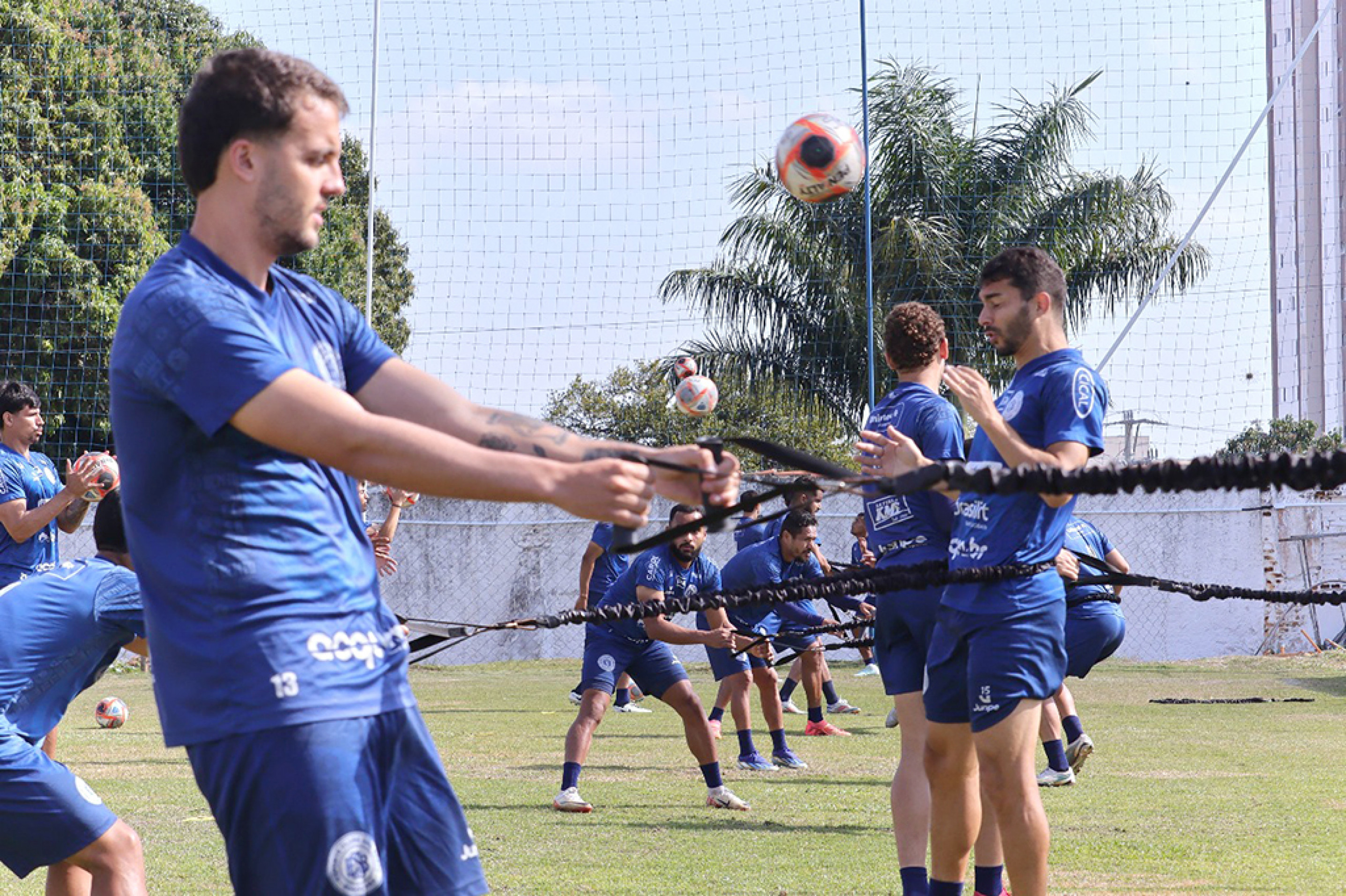 Ontem foi dia de treino para a partida de amanhã, às 15h, no CIC
