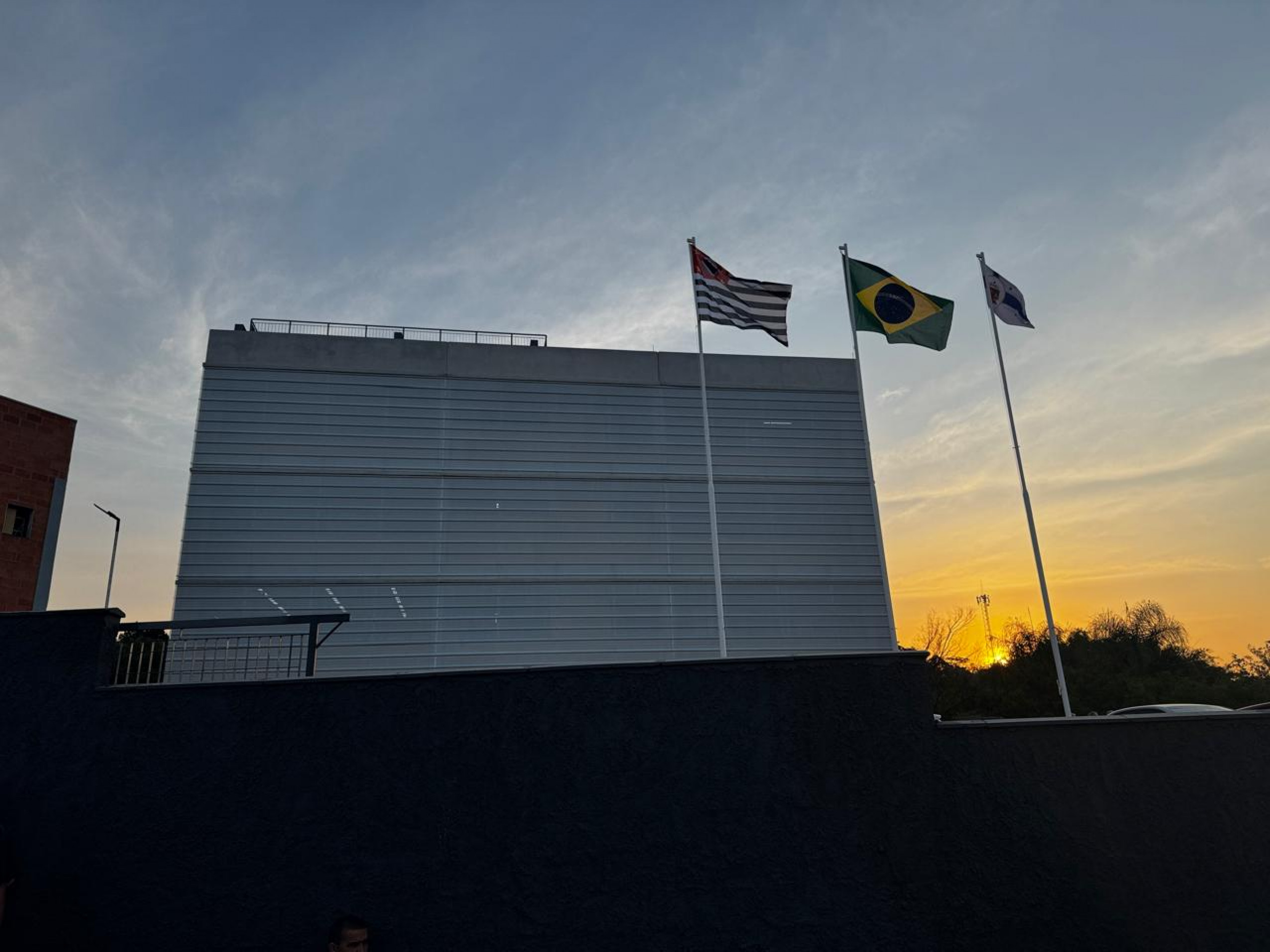  Governador, acompanhado por secretários estaduais, visita as instalações da unidade escolar