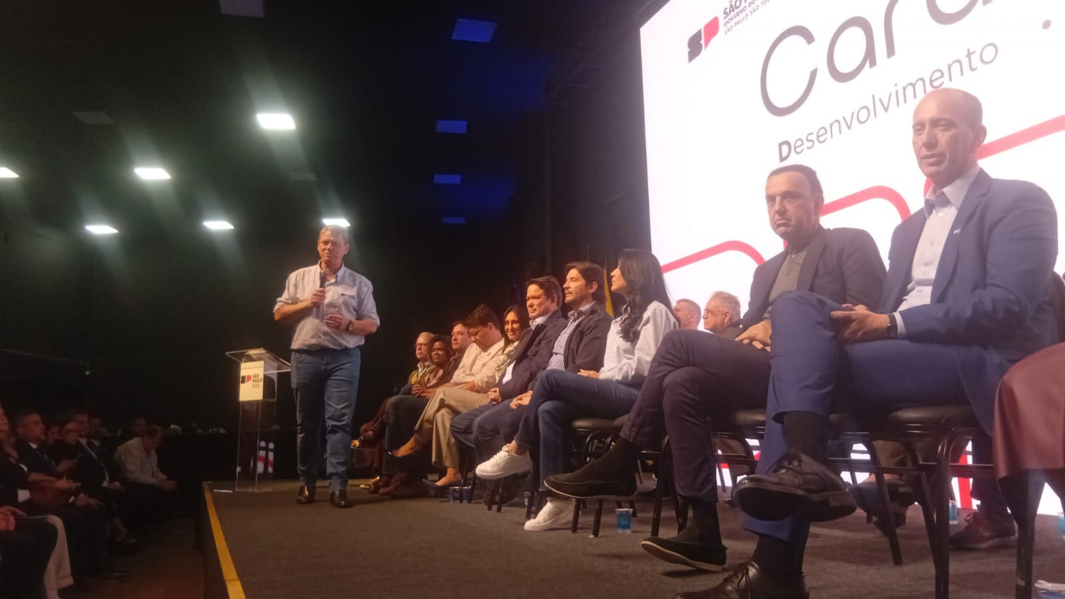 Em seu discurso, Tarcísio destacou que a visita não se resume ao diálogo com os municípios, mas também tem como objetivo anunciar e entregar investimentos concretos