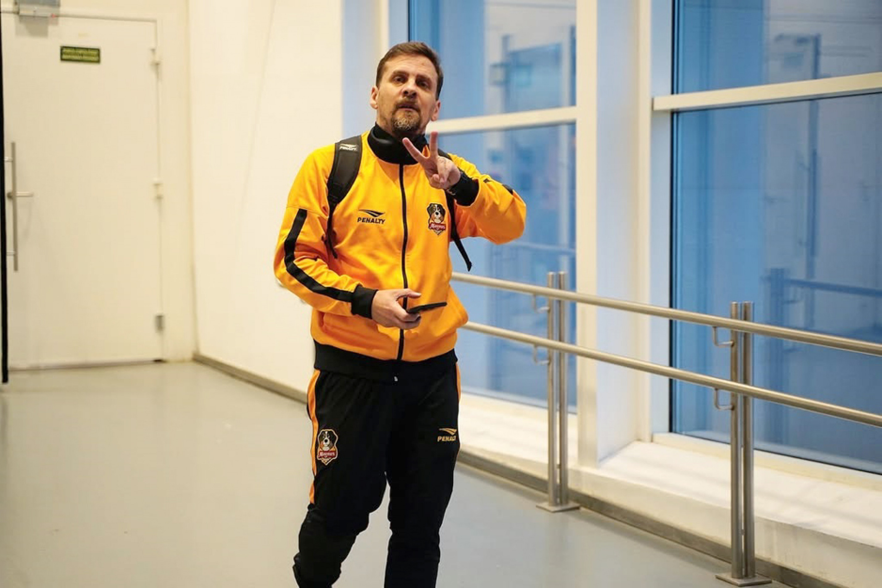 Técnico Ricardinho na chegada a Santa Catarina: três desfalques