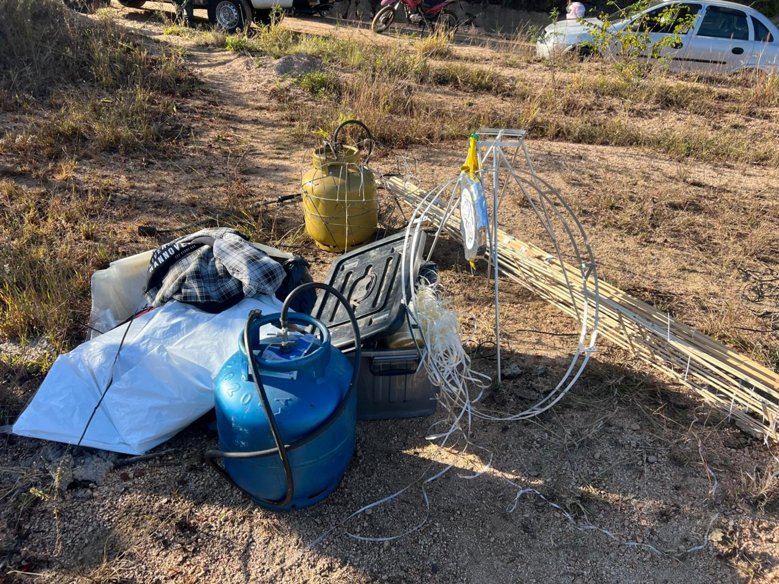 Os policiais ainda encontraram um segundo balão, desmontado, com todos os componentes prontos para a decolagem