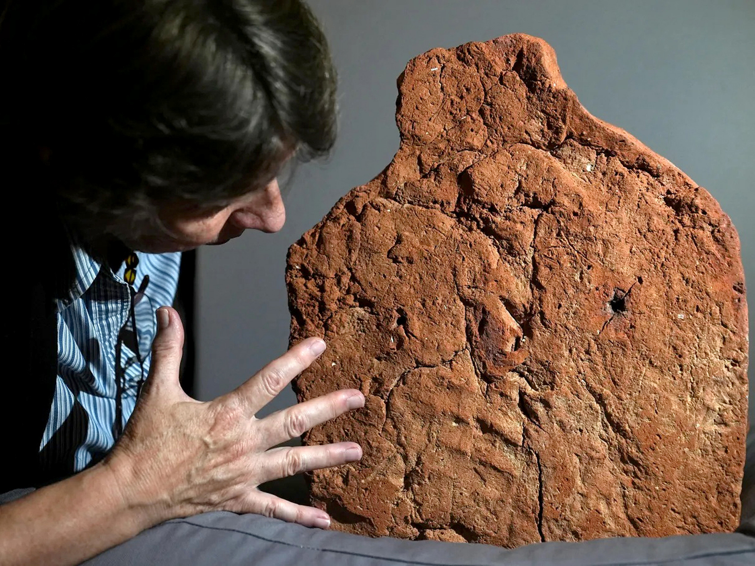 Mão está visível em objeto da era pré-cristã
