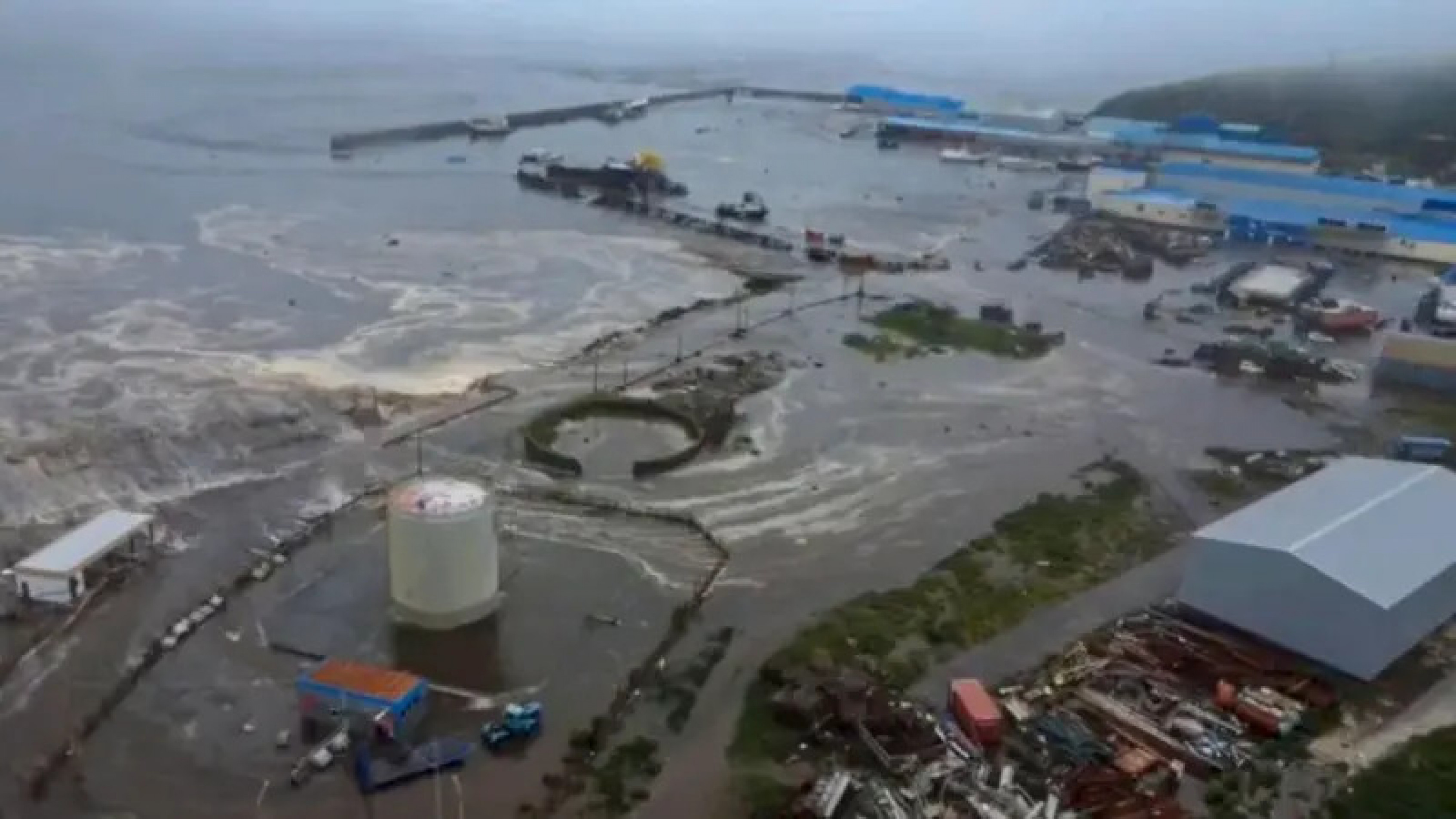 Houve inundações na região de Sakhalin, na Rússia, por causa de ondas gigantes causadas pelo terremoto