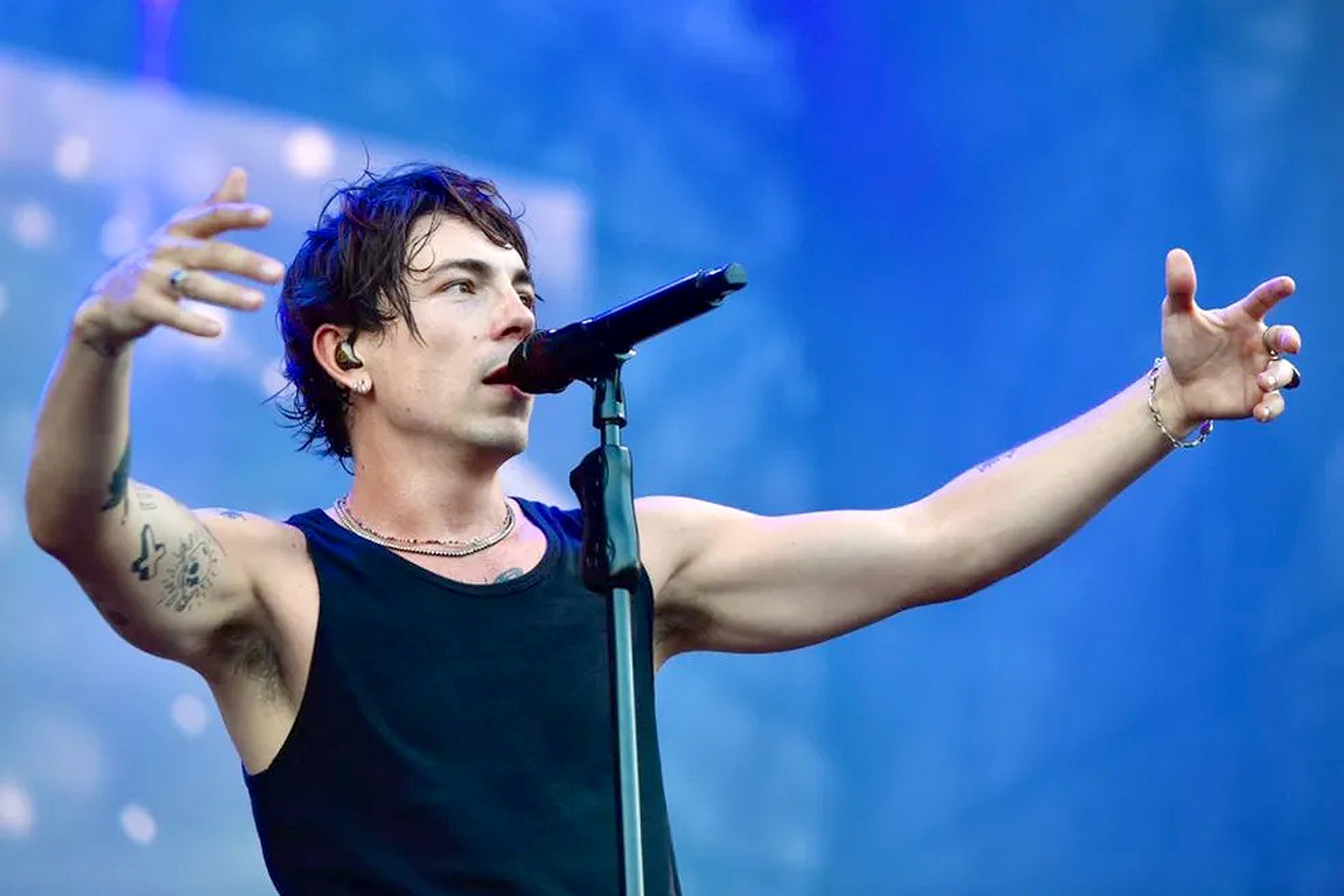 Cantor Di Ferrero sobe ao palco às 21h de hoje 
