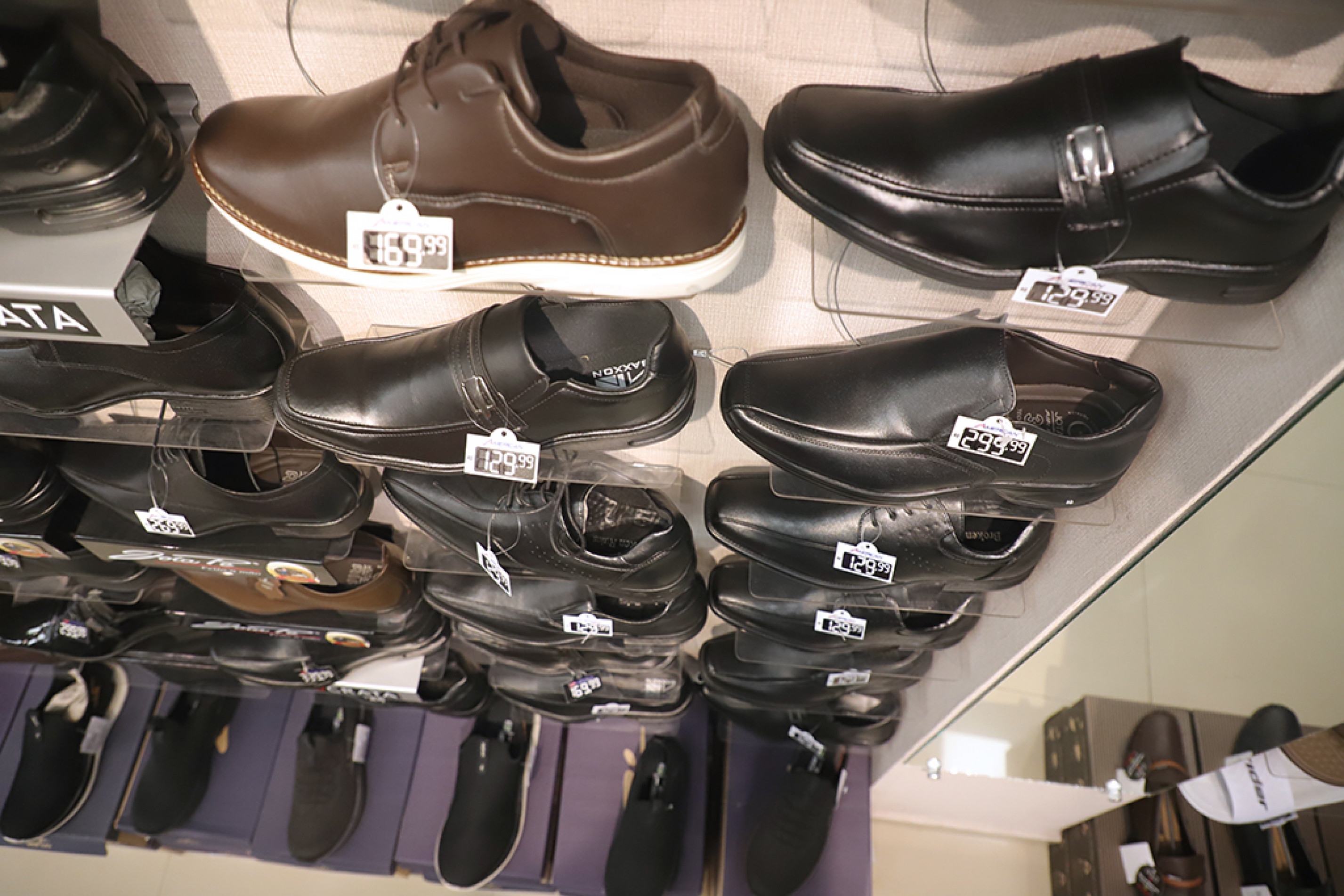 Lojas físicas continuam sendo o principal canal de compras: vendas on-line e marketplaces estão crescendo
