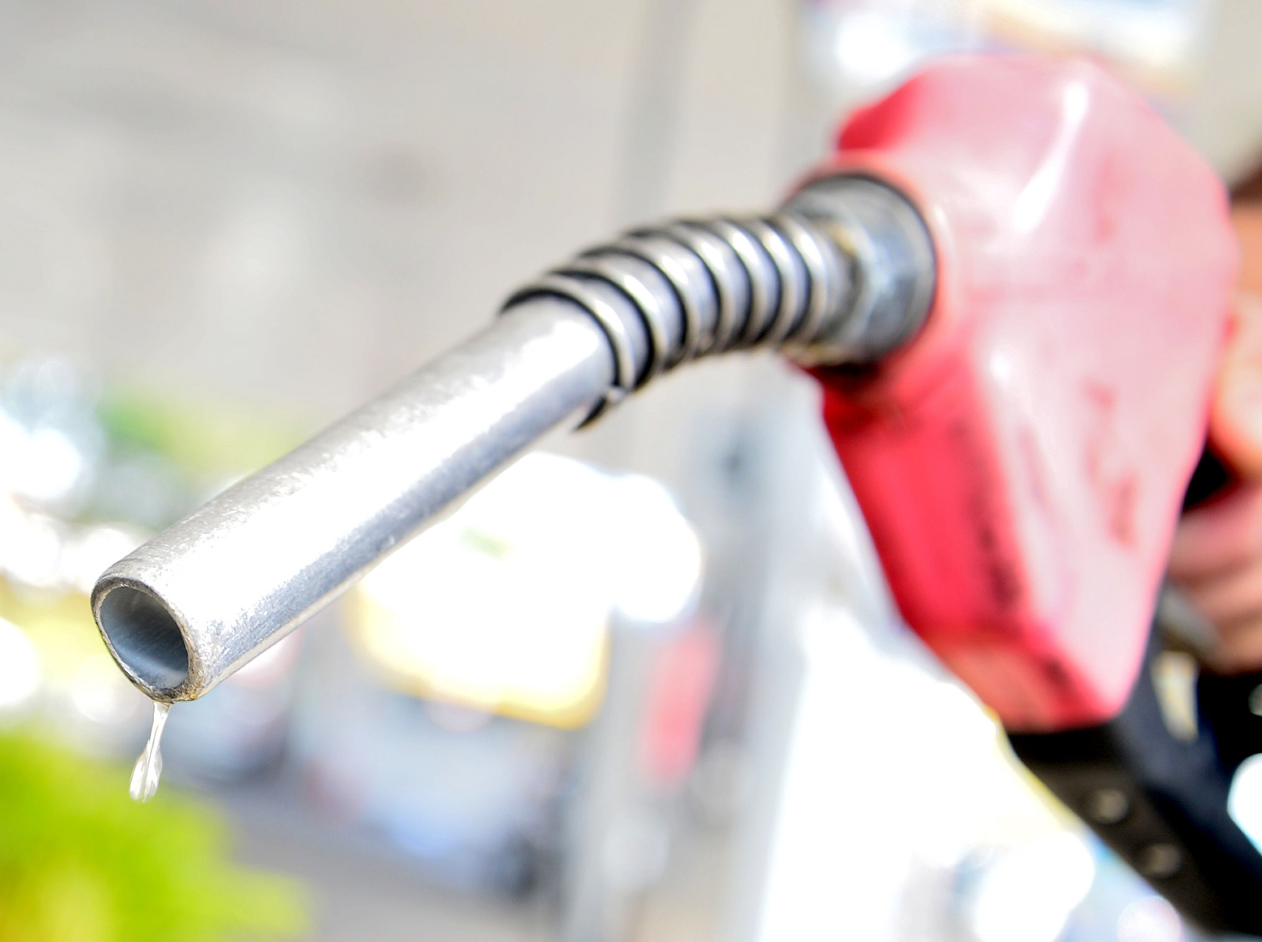 Mecânicos relatam rotina de carros com falhas. Fiscalização da ANP é deficitária
