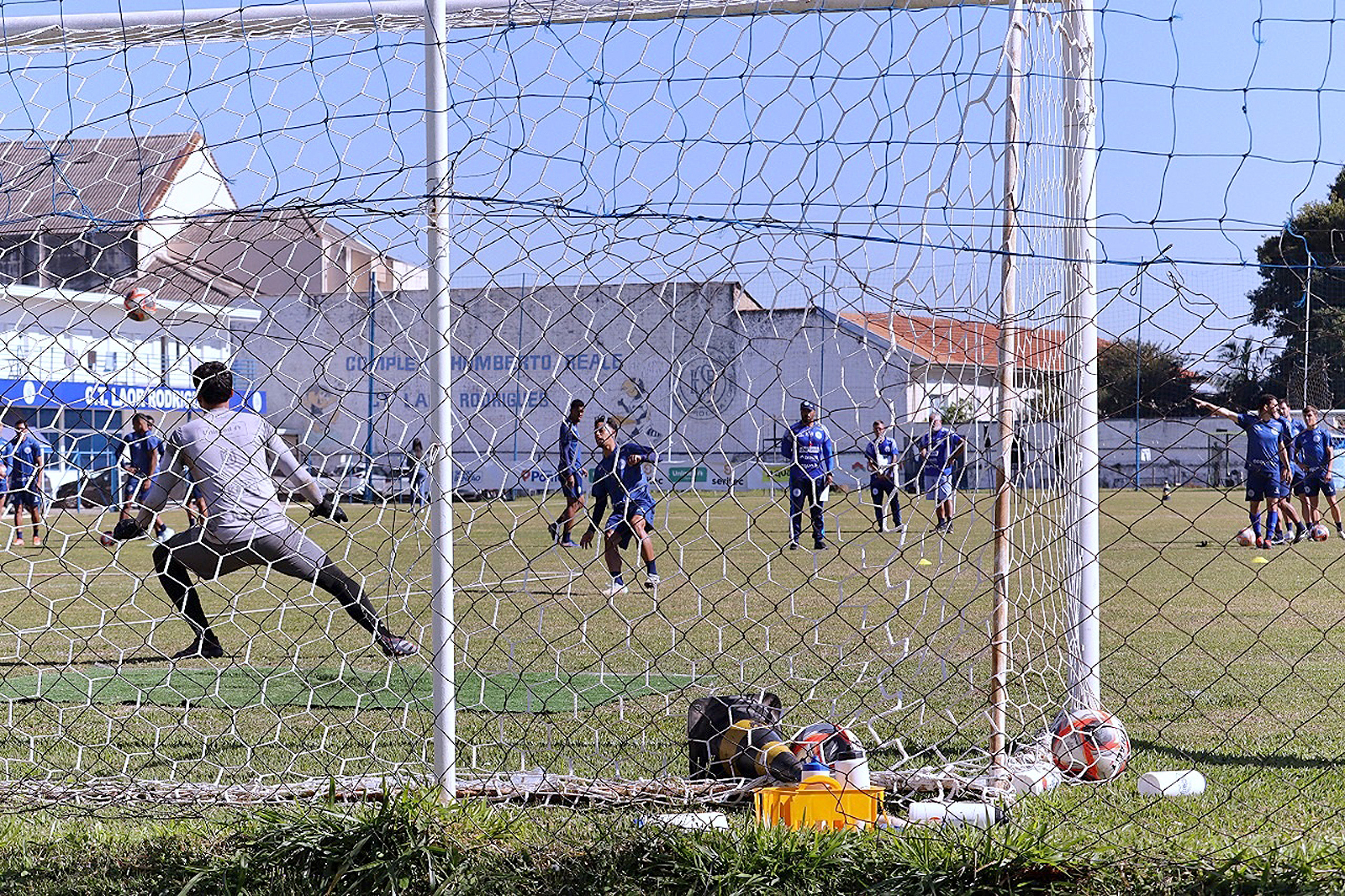 Time aproveita a semana livre para aprimorar 
a finalização: vitória amanhã é fundamental
