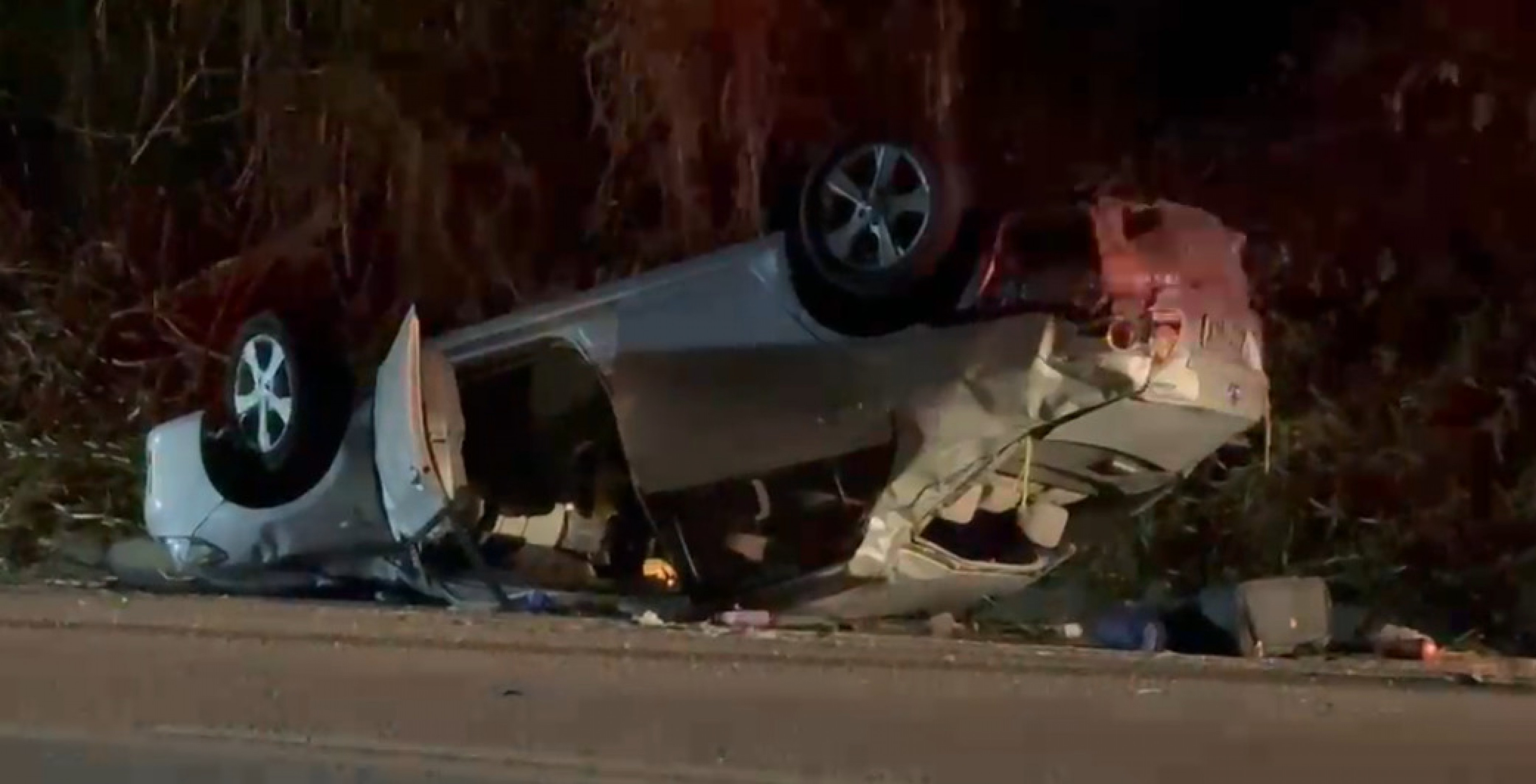 A pista ficou interditada até a remoção do veículo

