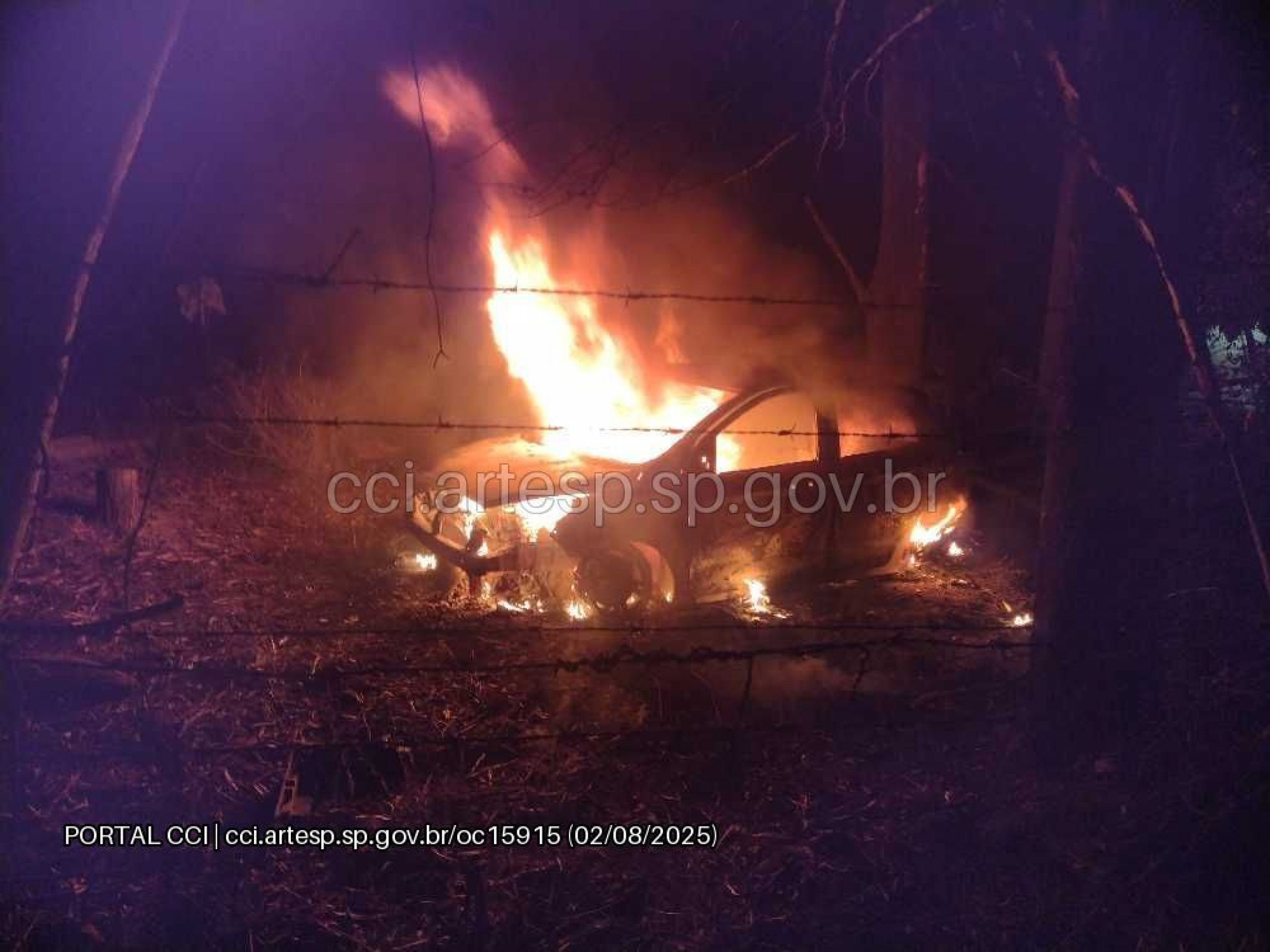 Após o início das chamas, o motorista fugiu do local