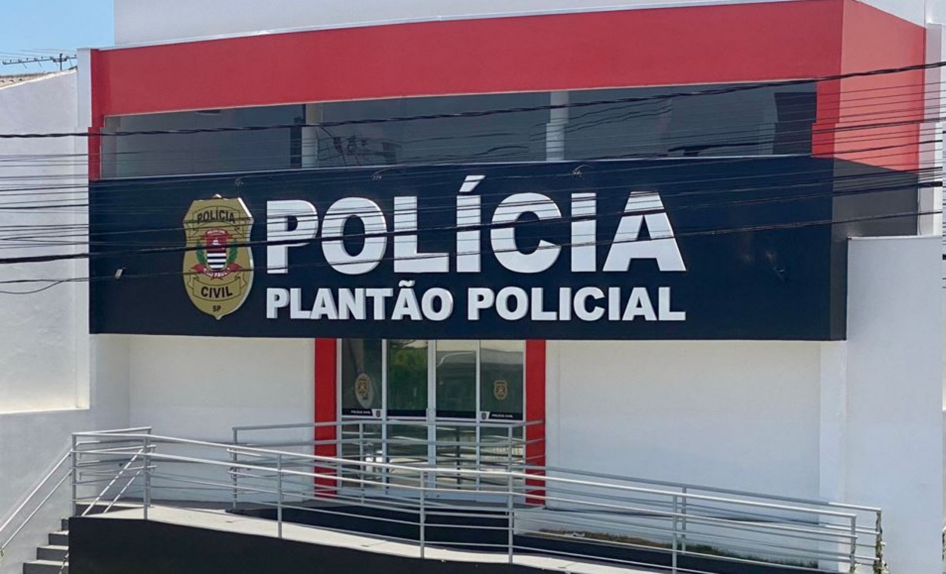 A ocorrência foi registrada no Plantão Policial e as circunstâncias do crime seguem sob investigação