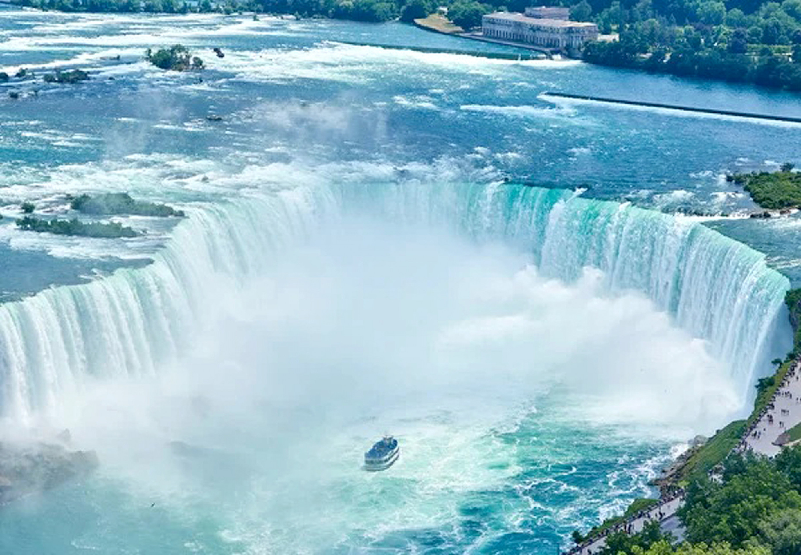 A força da natureza! As Cataratas do Niágara formam 
uma parede gigante de água que nunca para de cair!
