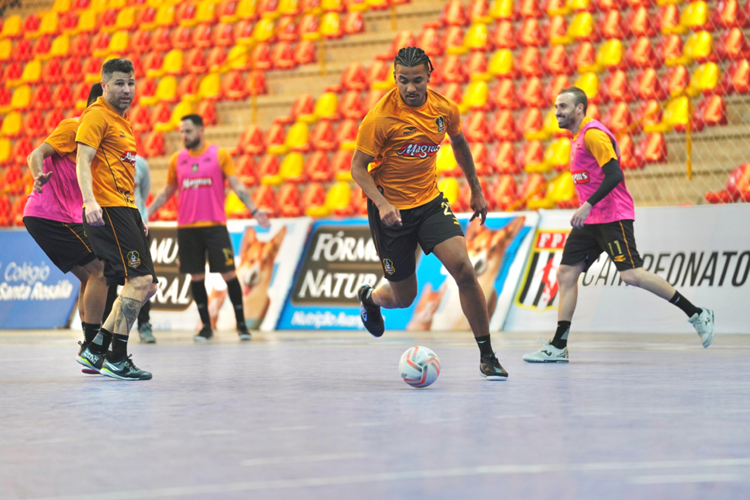 Jogadores do time sorocabano treinam para enfrentar o Santo André