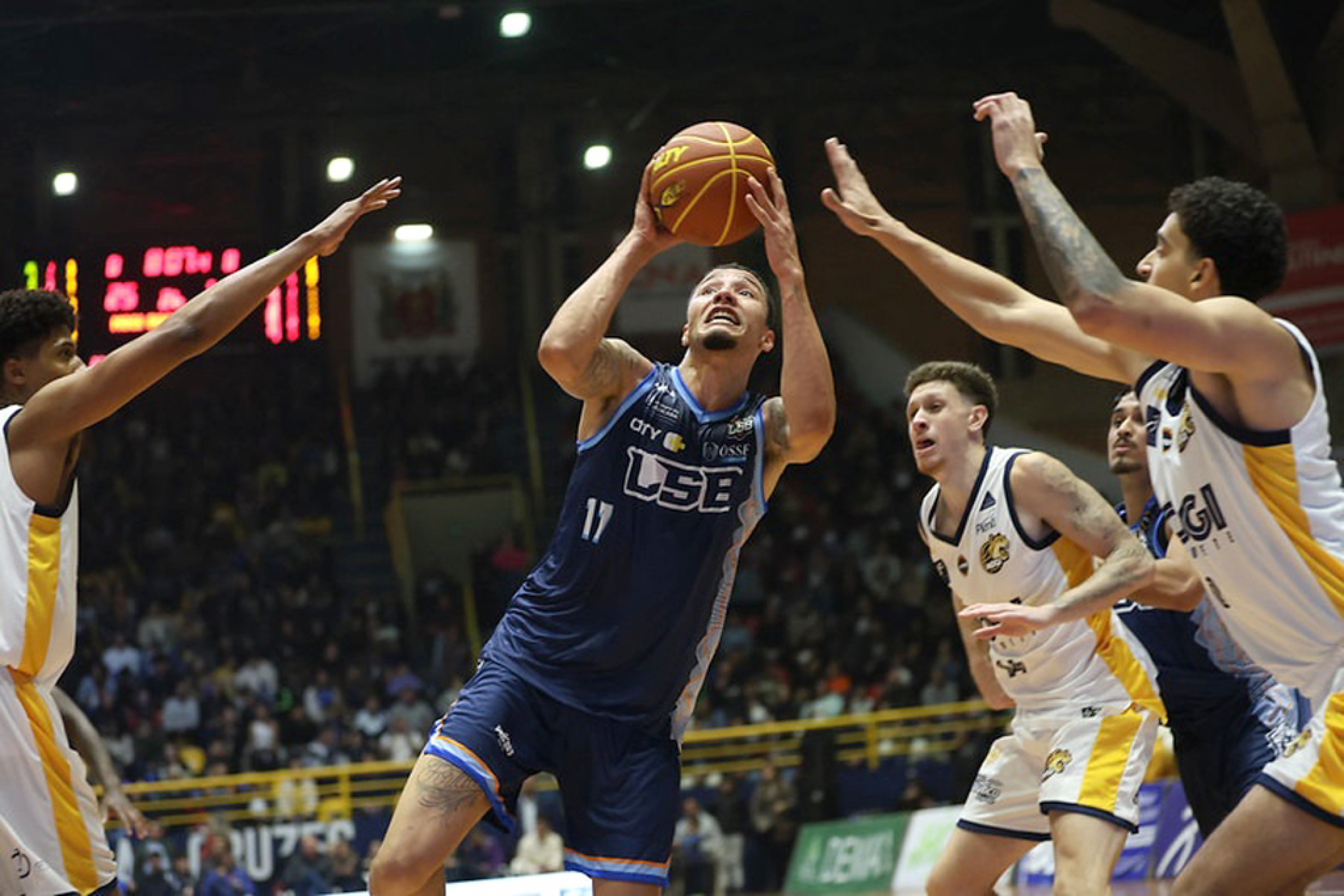 Na estreia, equipe comandada por Rinaldo Rodrigues perde do Mogi