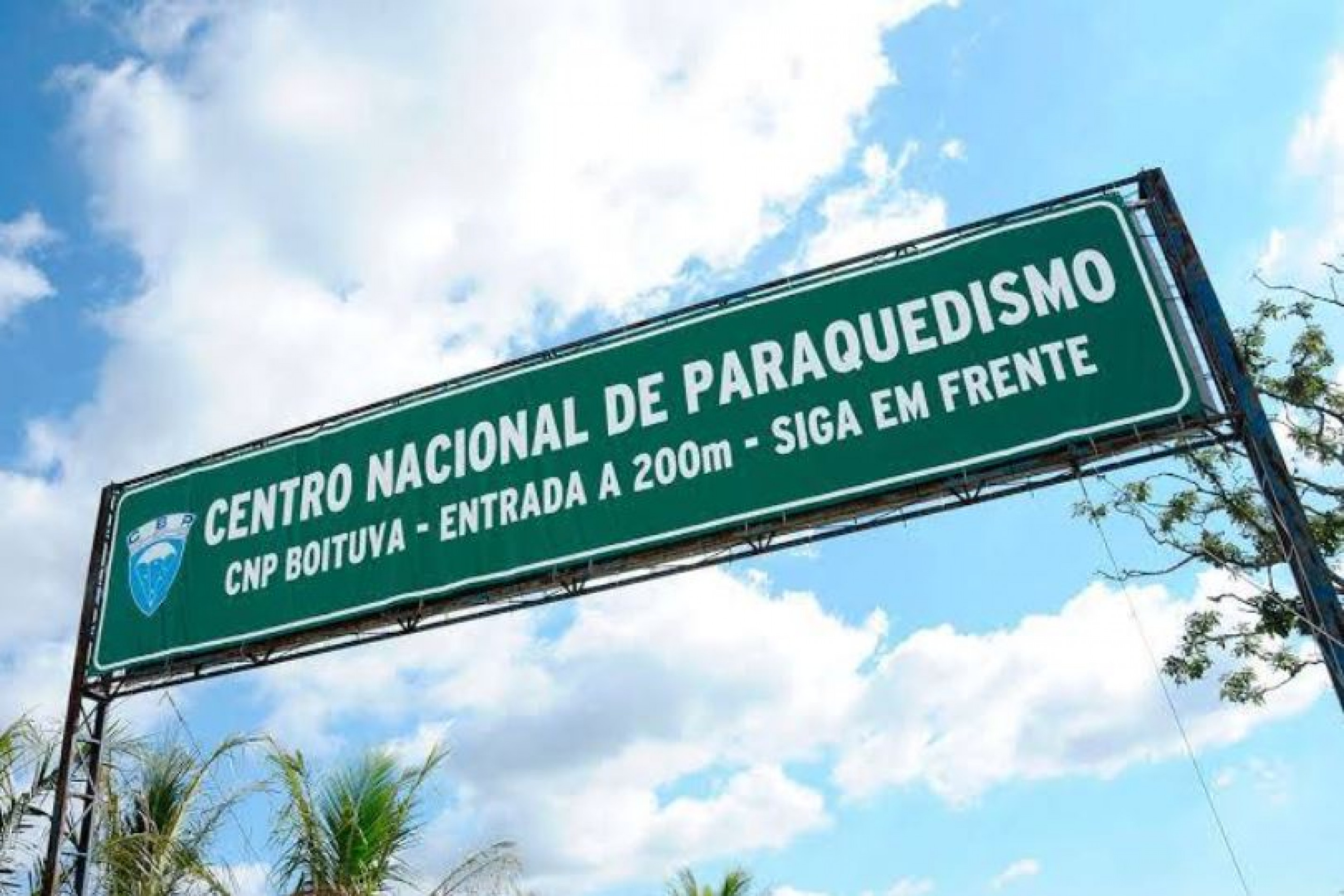 O Centro Nacional de Paraquedismo fica na avenida Industrial