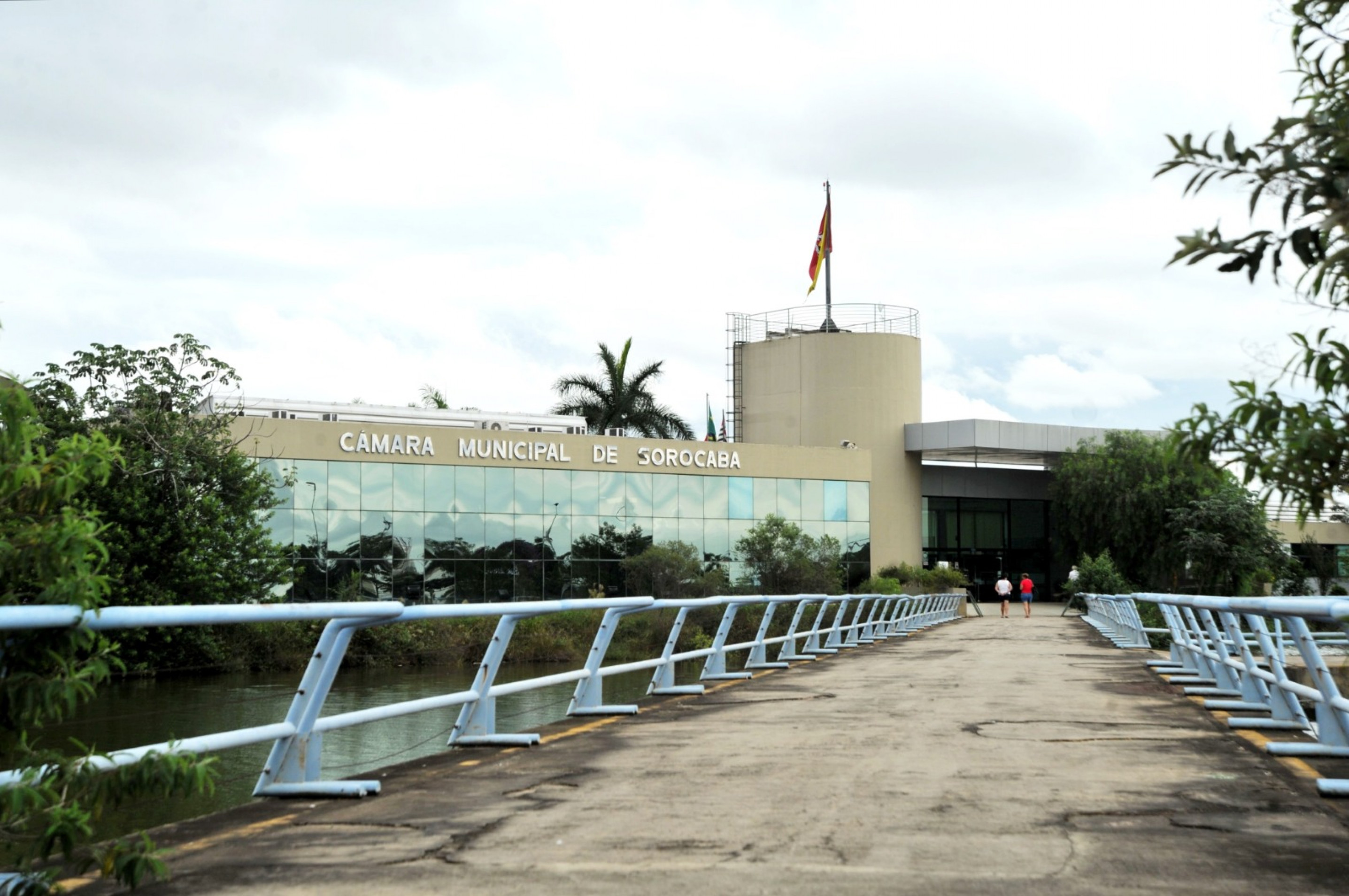 Entre os projetos aprovados está a permissão para a instalação de mercados expressos ou minimercados em edifícios residenciais multifamiliares