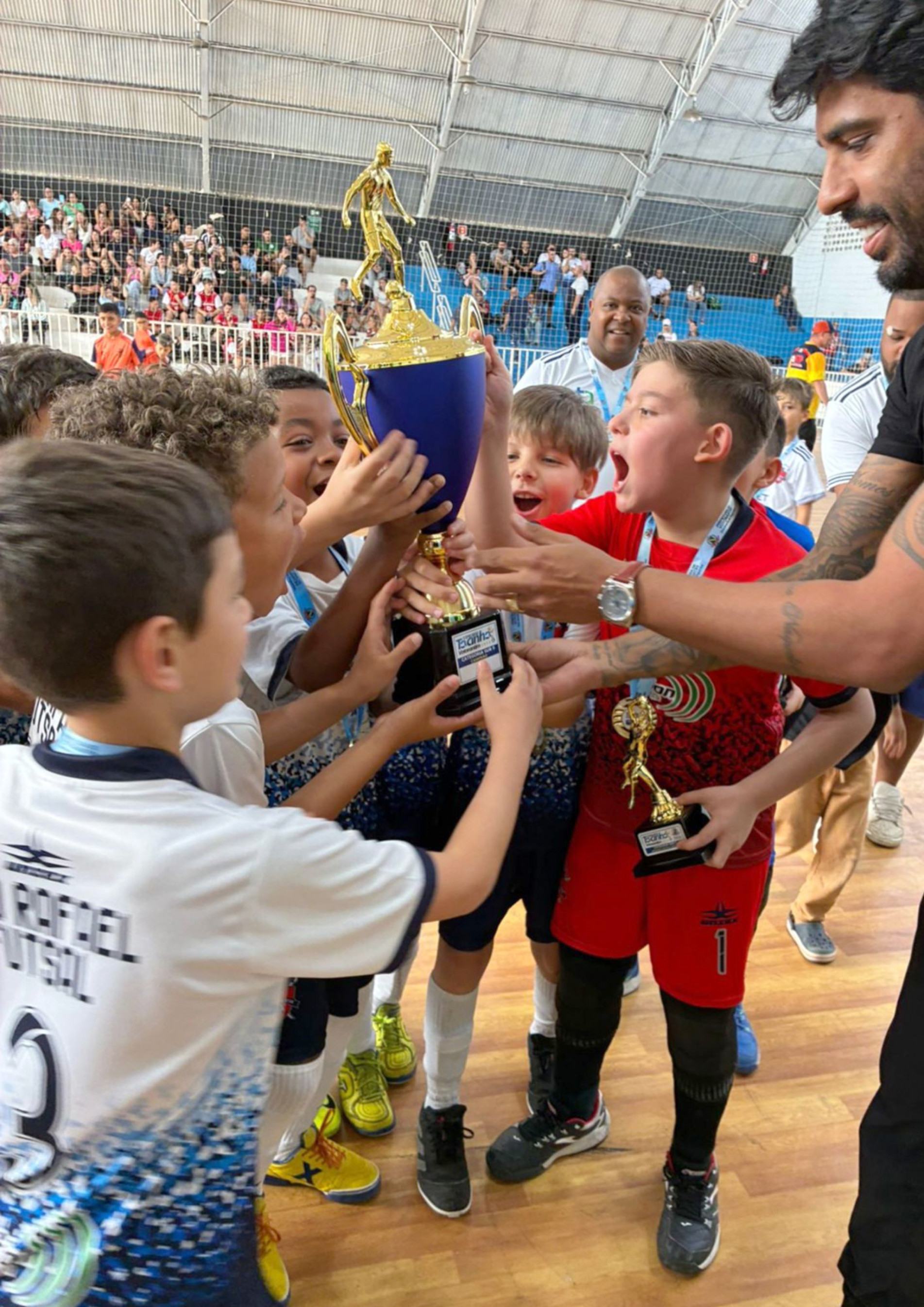 Torneio movimenta crianças em várias categorias
