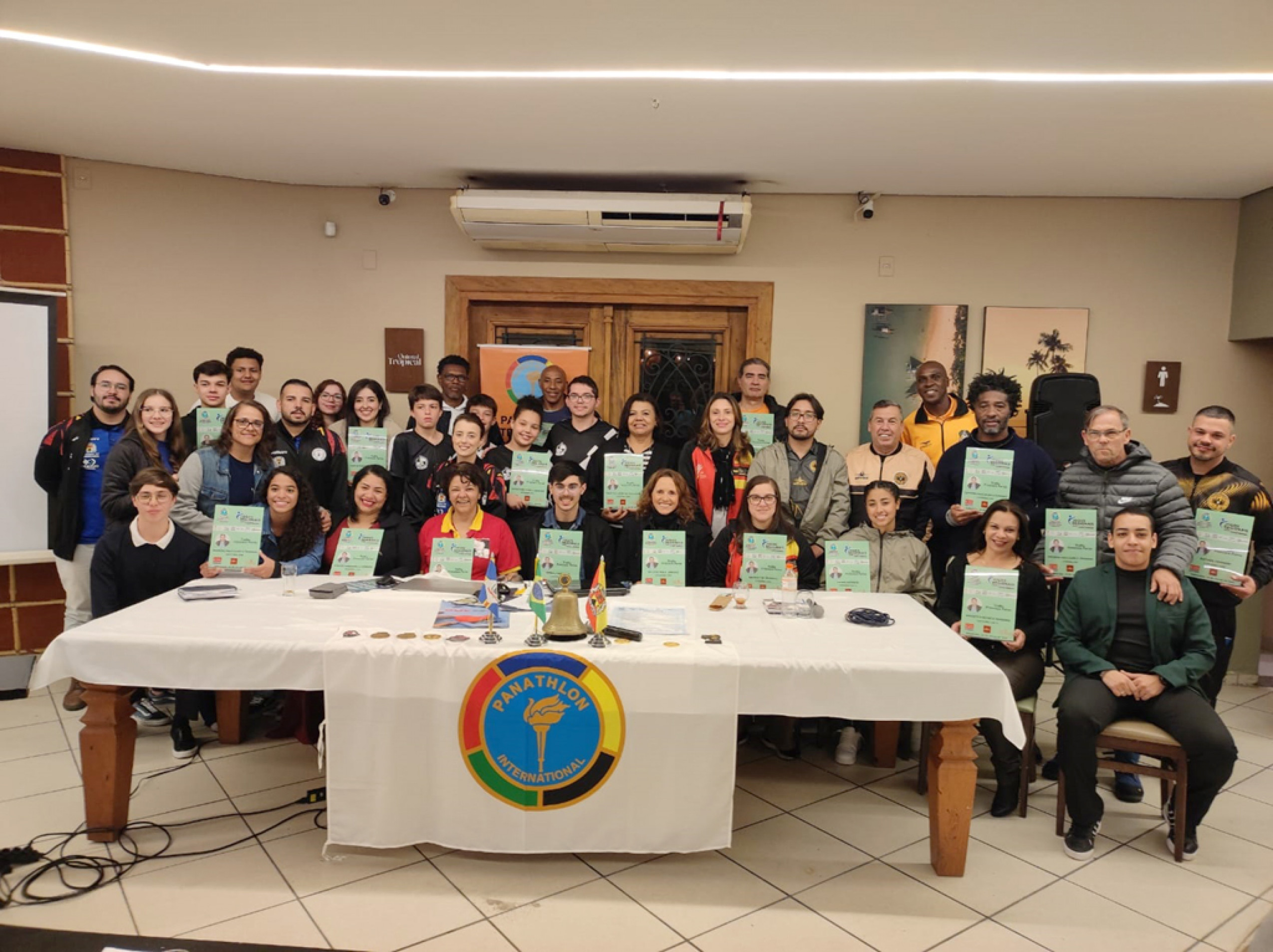 Representantes de 20 modalidades participam do evento durante convívio mensal
