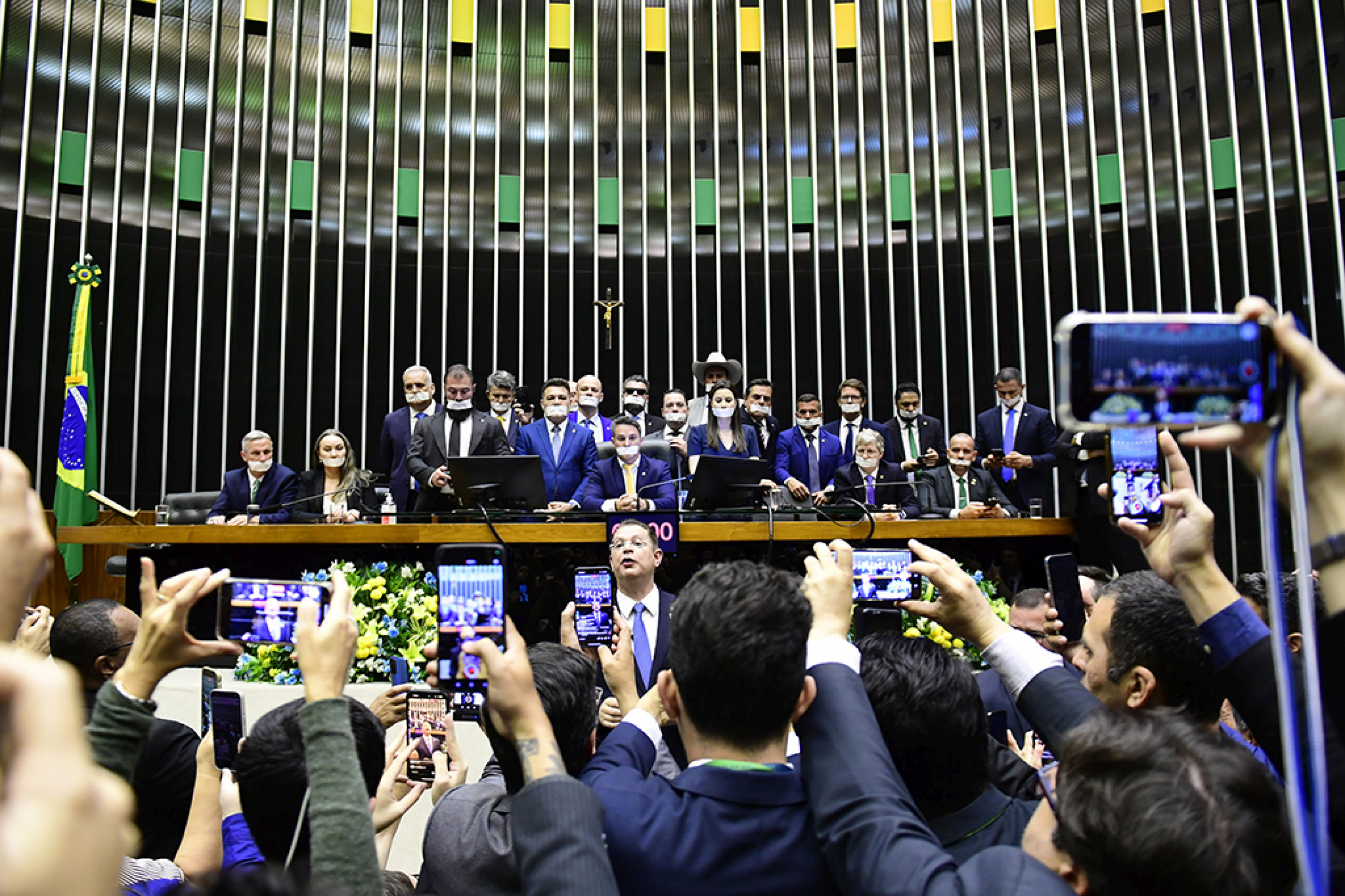 Senadores e deputados fizeram manifestação contra 
