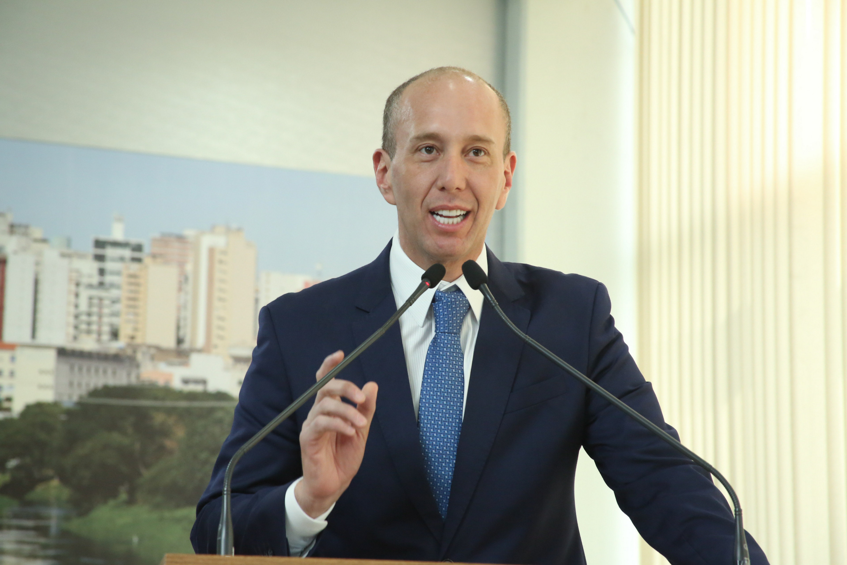 Rodrigo Manga chegou no início da sessão