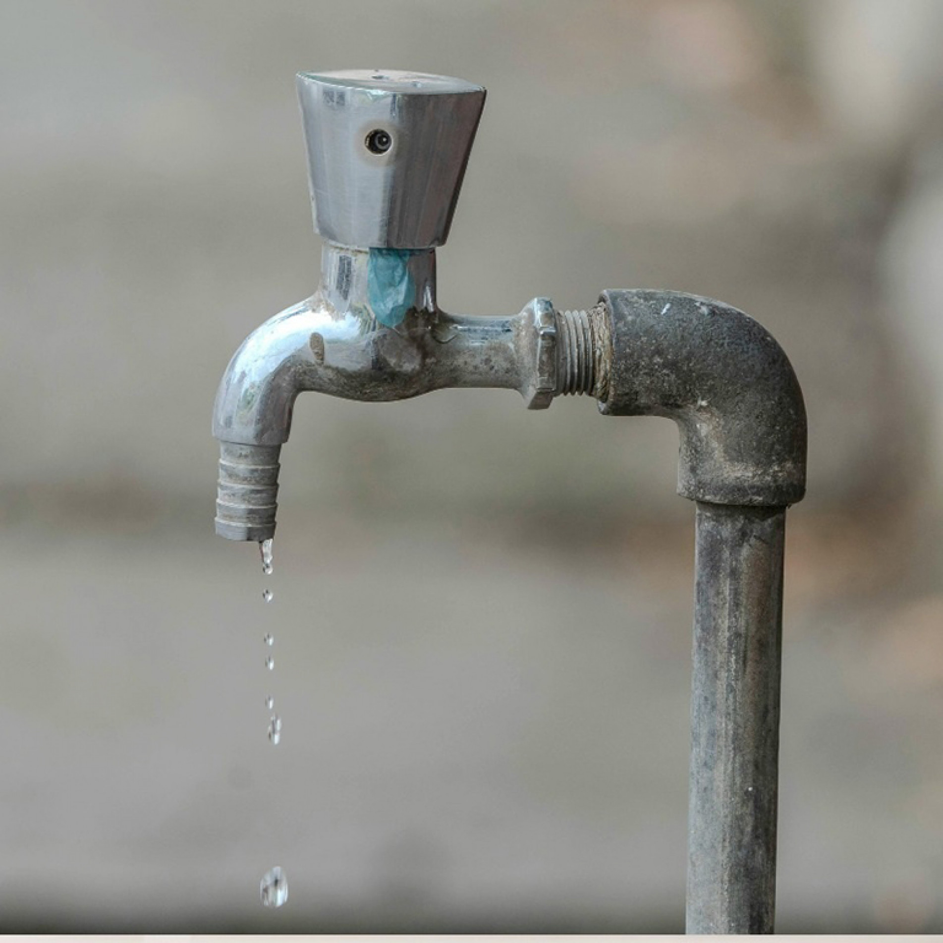 Fechar bem a torneira é um gesto simples que faz a diferença
