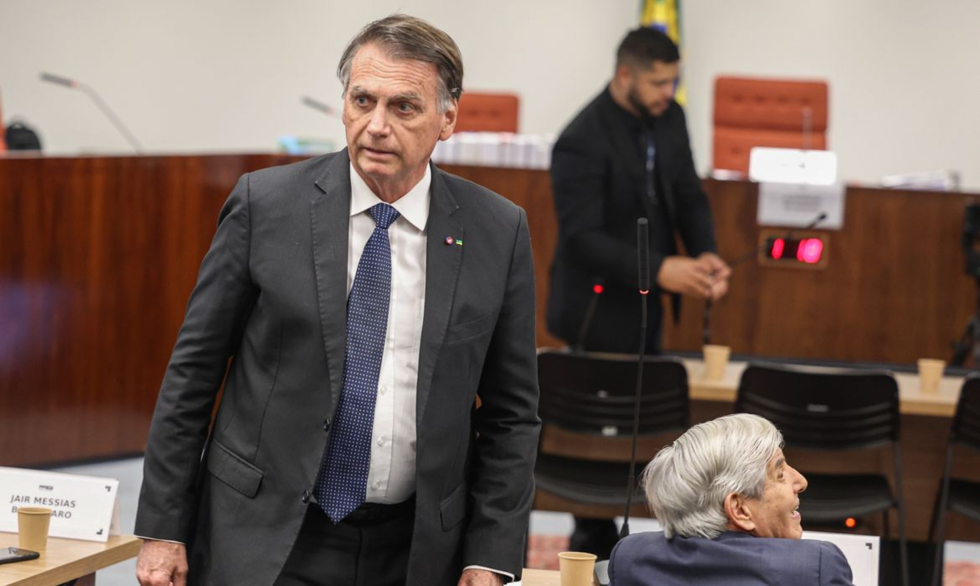 Defesa de Bolsonaro recorre contra prisão domiciliar 