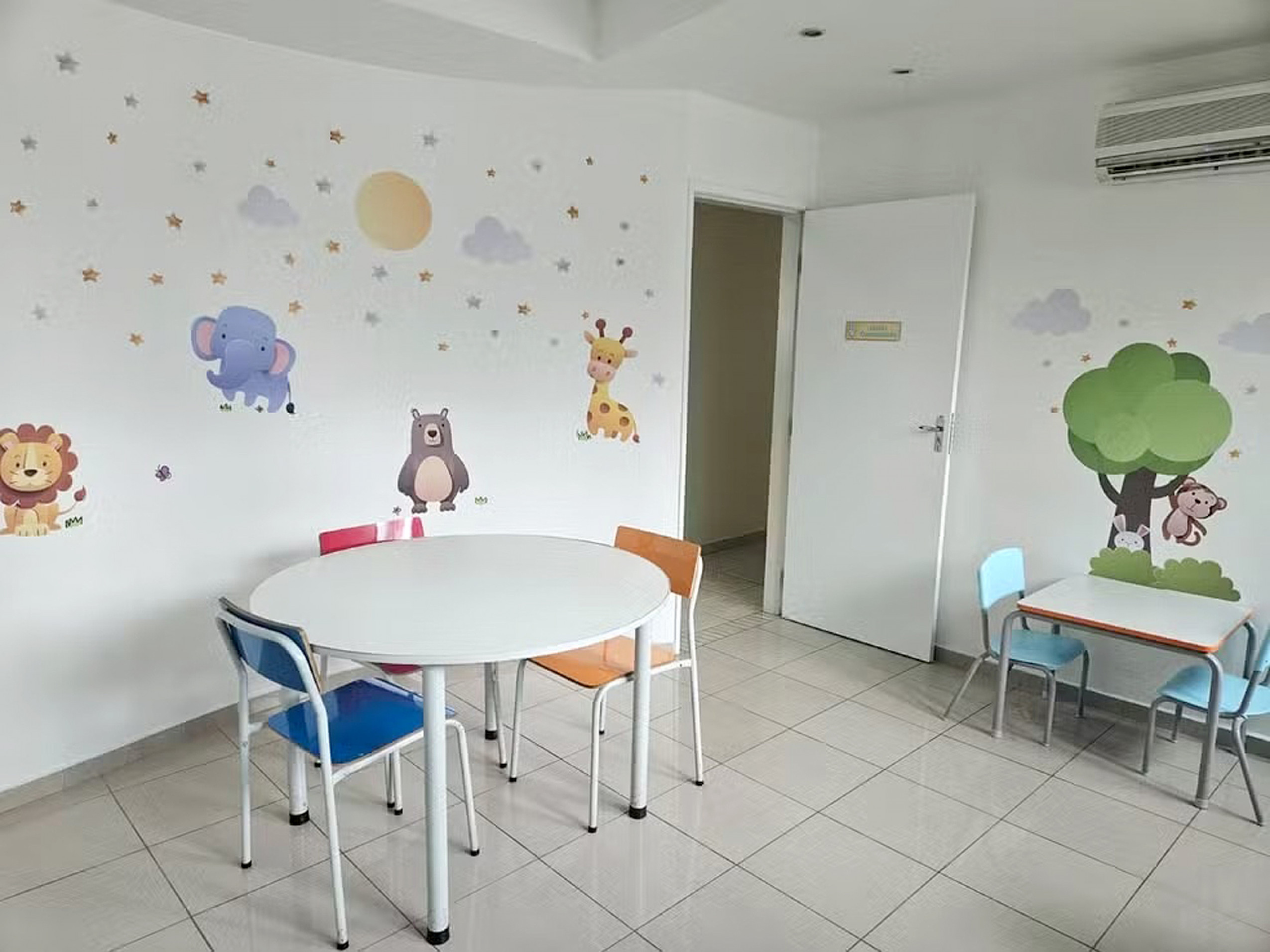 Maria Lúcia e Giovanna:
 espaço é preparado 
para receber com 
segurança crianças e 
adolescentes vítimas 
de violência
