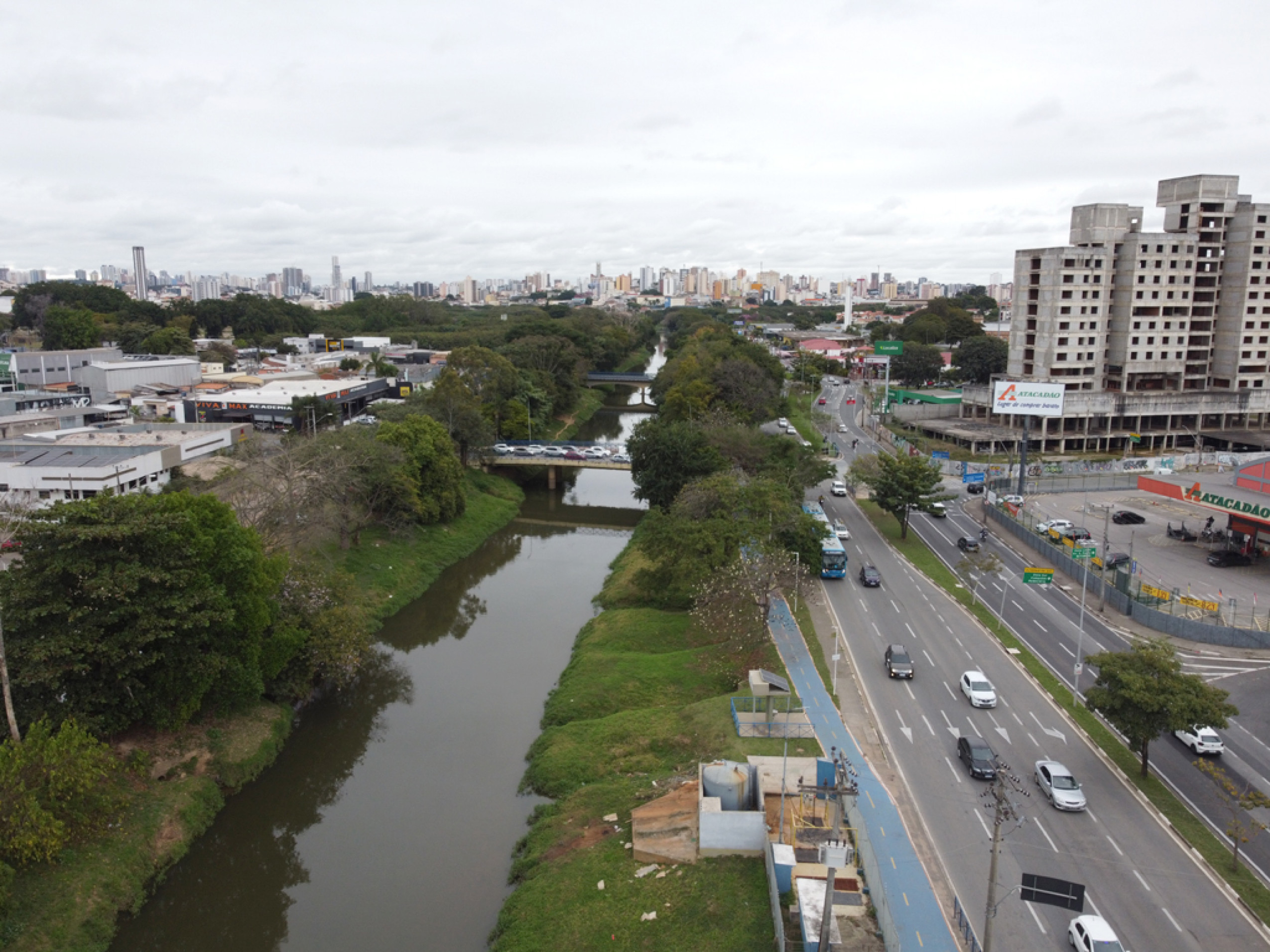 Traçado de nova via passa por área de mata
