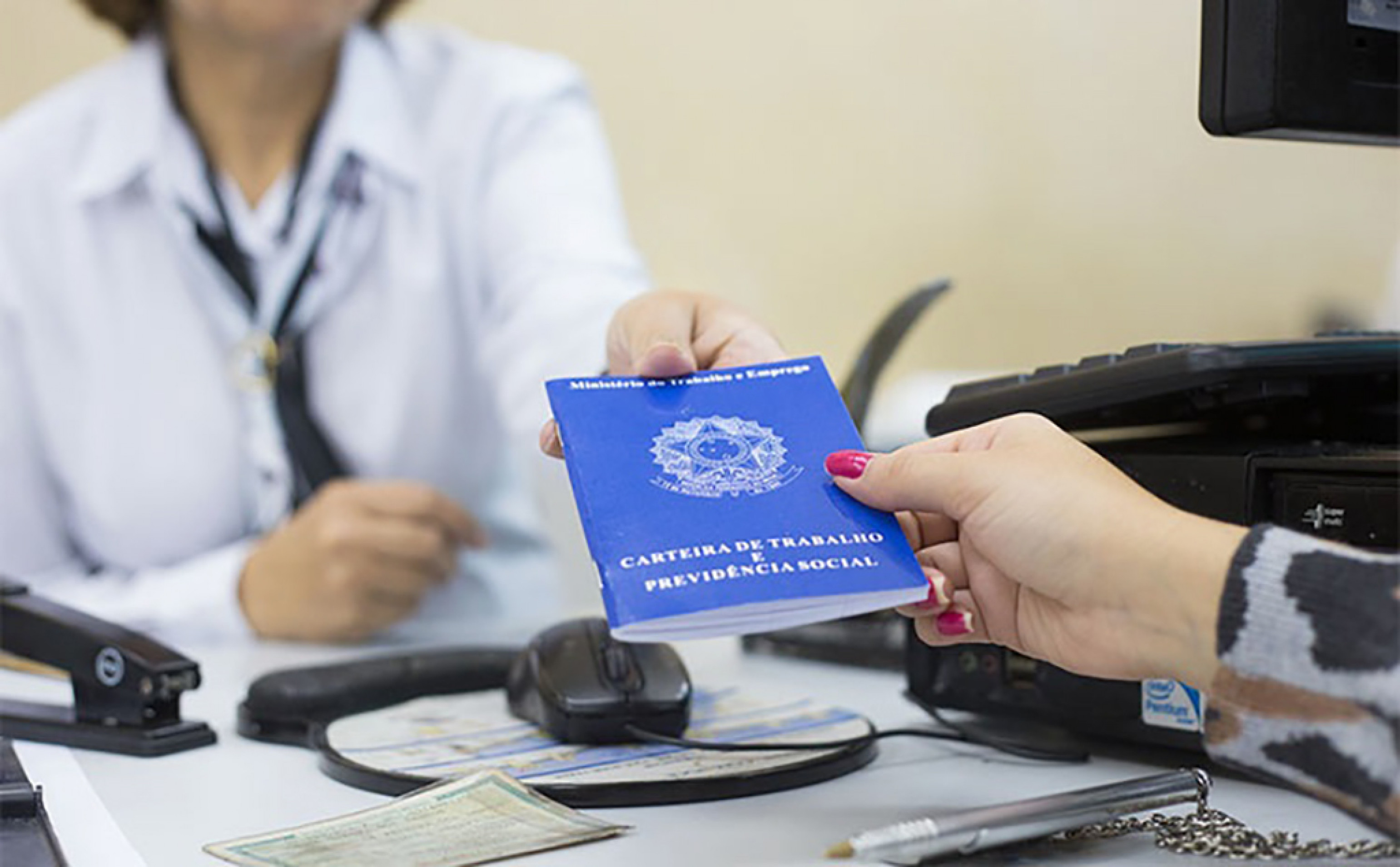 Em todos os períodos verificados, houve crescimento na criação de vagas de emprego 
no estado: 0,27% em junho, 2,44% no semestre e 2,99% no acumulado de 12 meses
