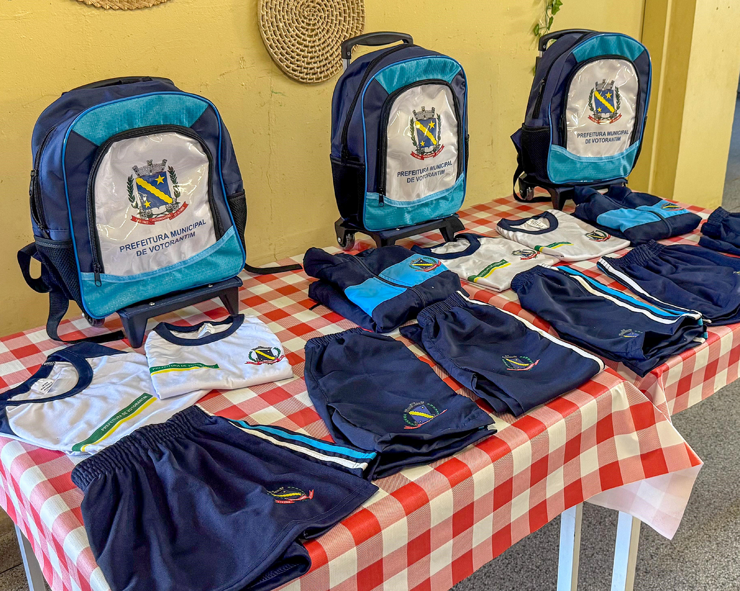 Cada aluno receberá um kit completo com peças para o verão e o inverno, garante a Prefeitura de Votorantim
