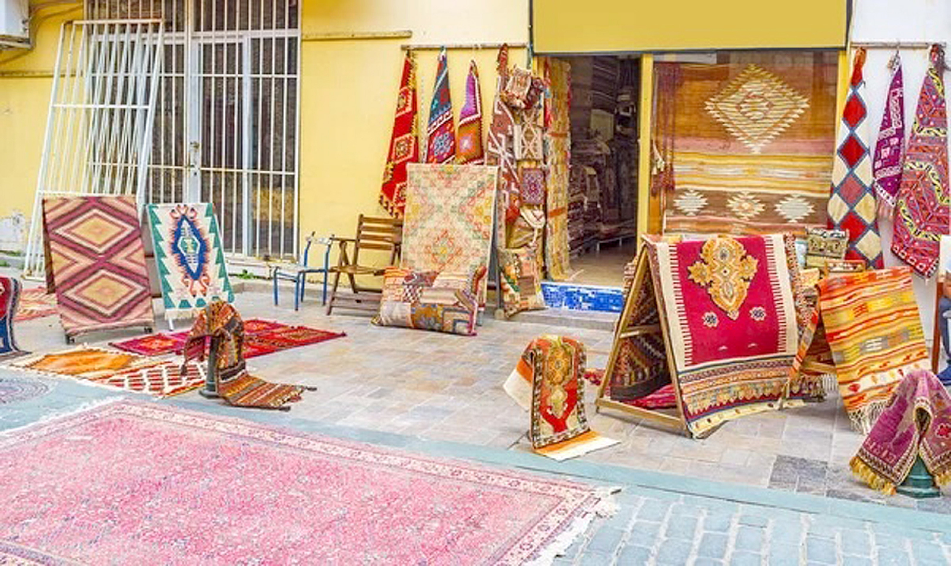 

Tapetes 
cheios 
de cores 
e histórias! 