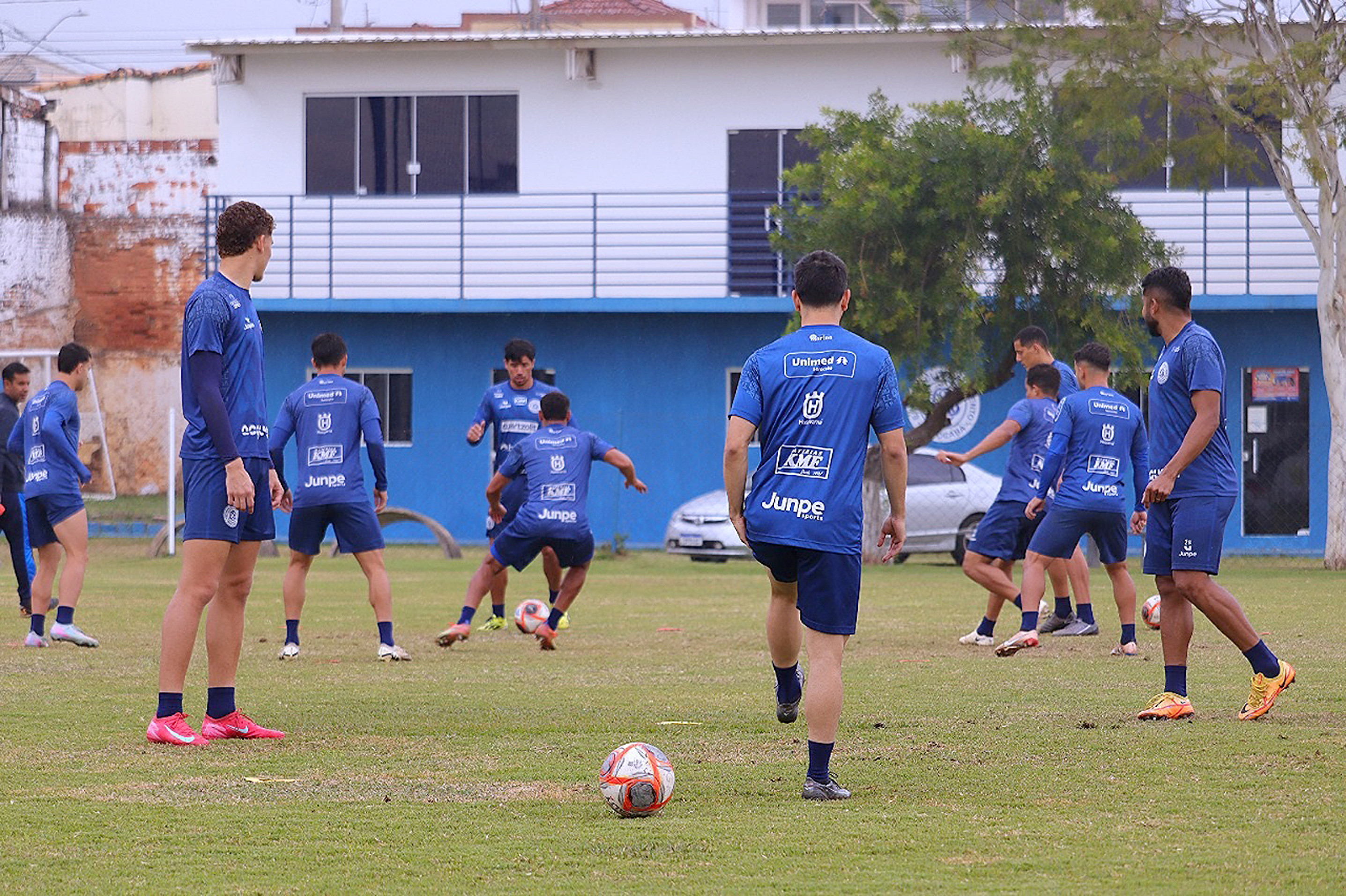 Jogadores treinam para o compromisso que será em Campinas