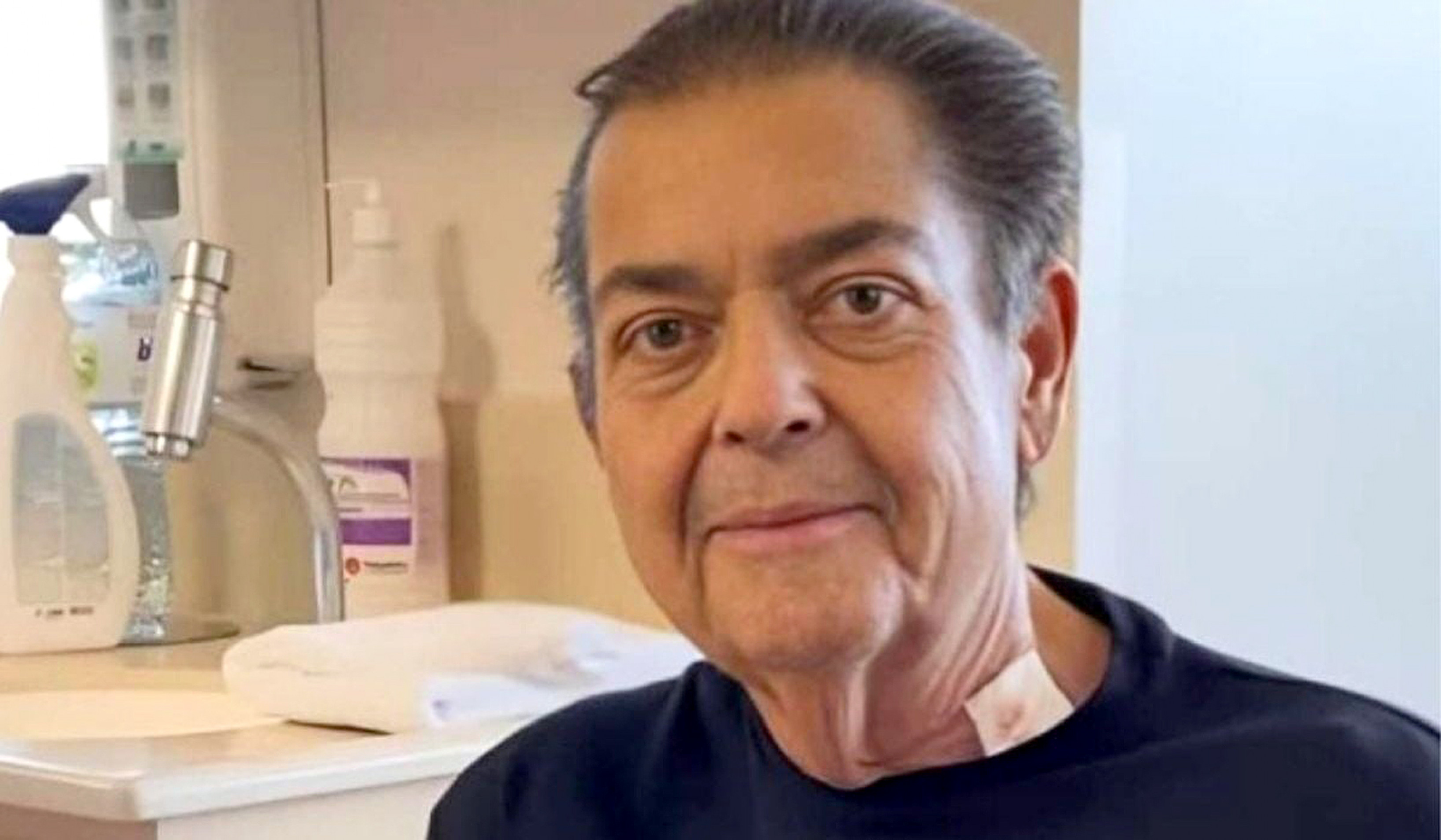 Apresentador está internado desde maio
