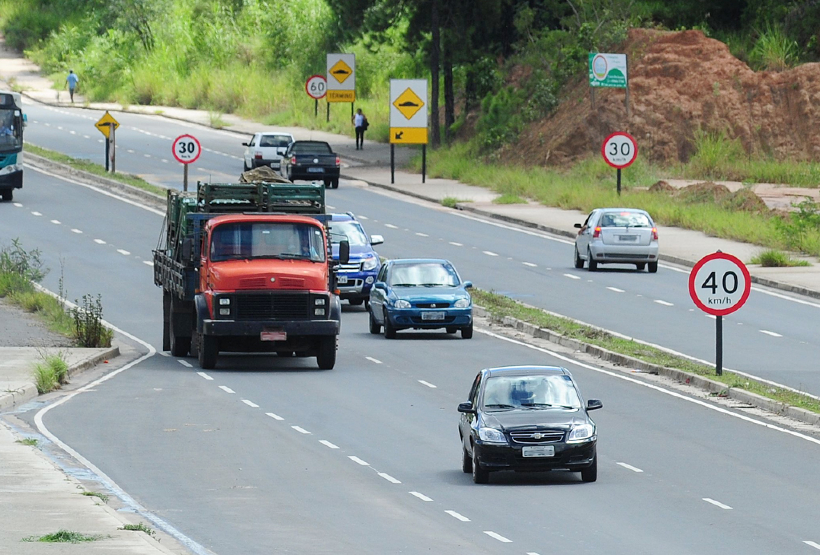 Equipamentos funcionam na SP-79, entre Sorocaba e Itu
